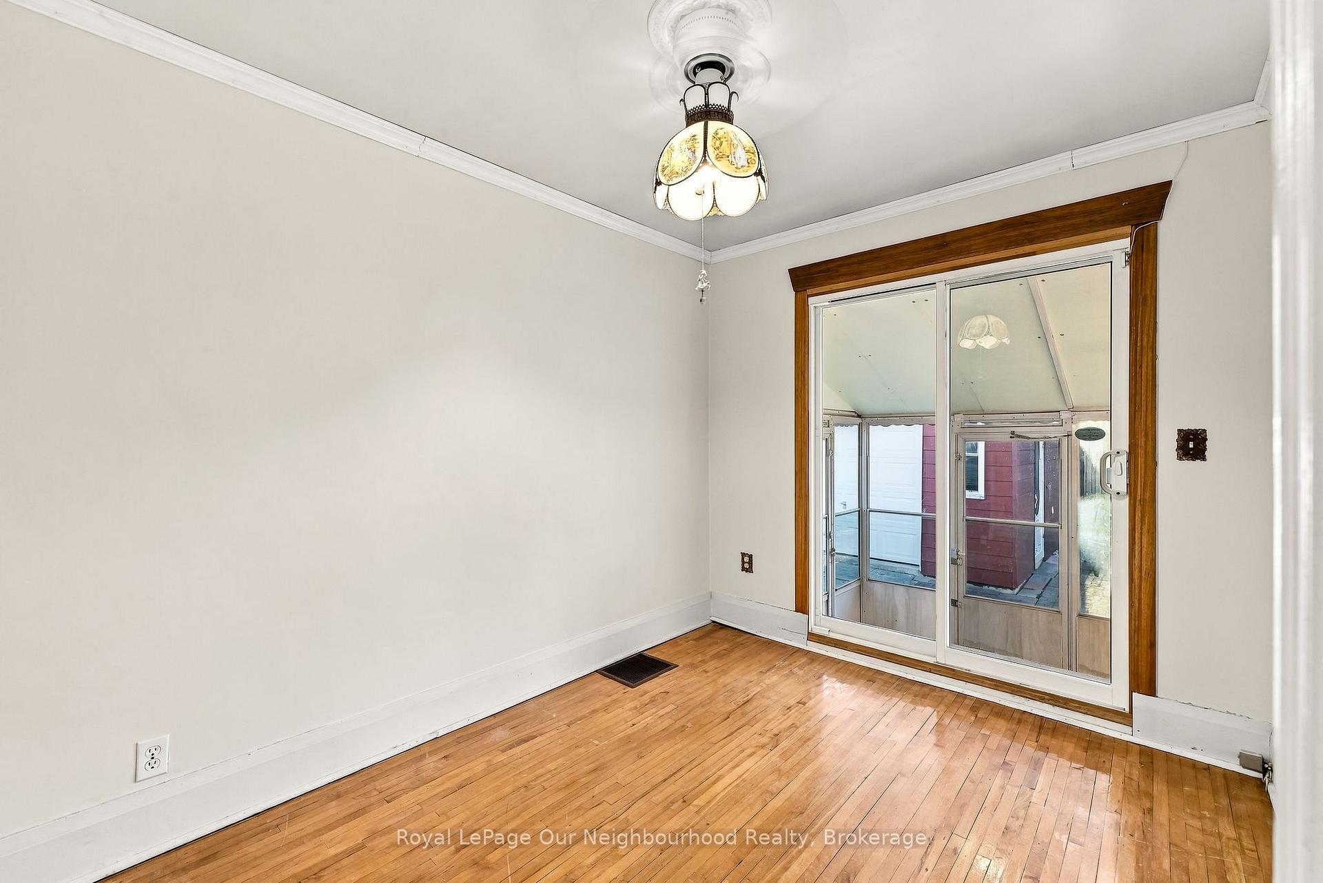 Photo 14 of 868 Grierson Street, Oshawa, Centennial — HOMEH