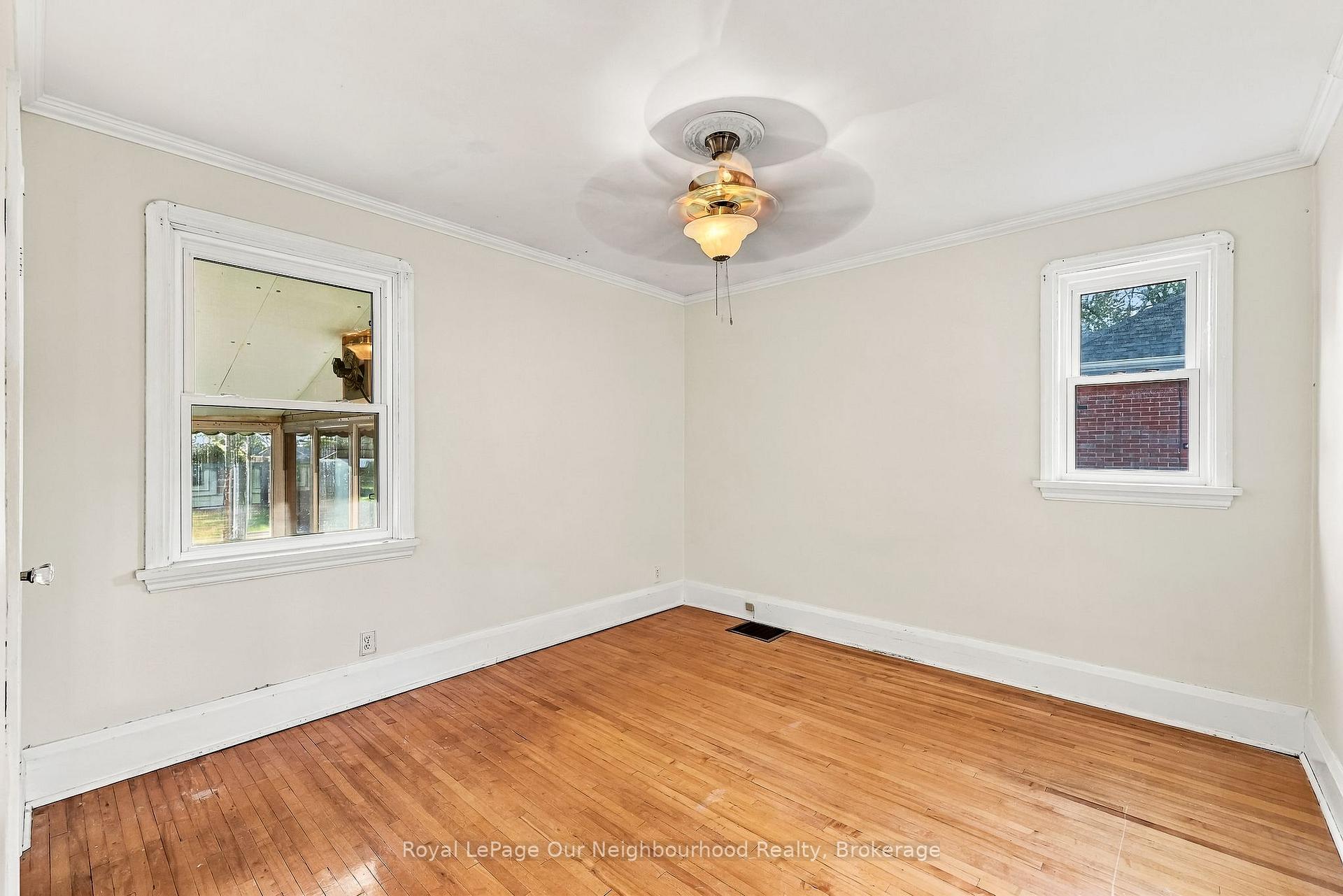 Photo 17 of 868 Grierson Street, Oshawa, Centennial — HOMEH