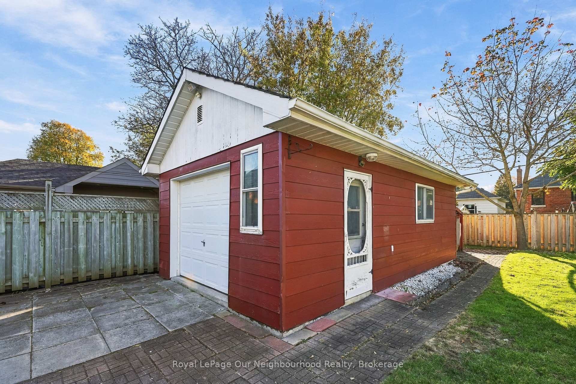 Photo 35 of 868 Grierson Street, Oshawa, Centennial — HOMEH
