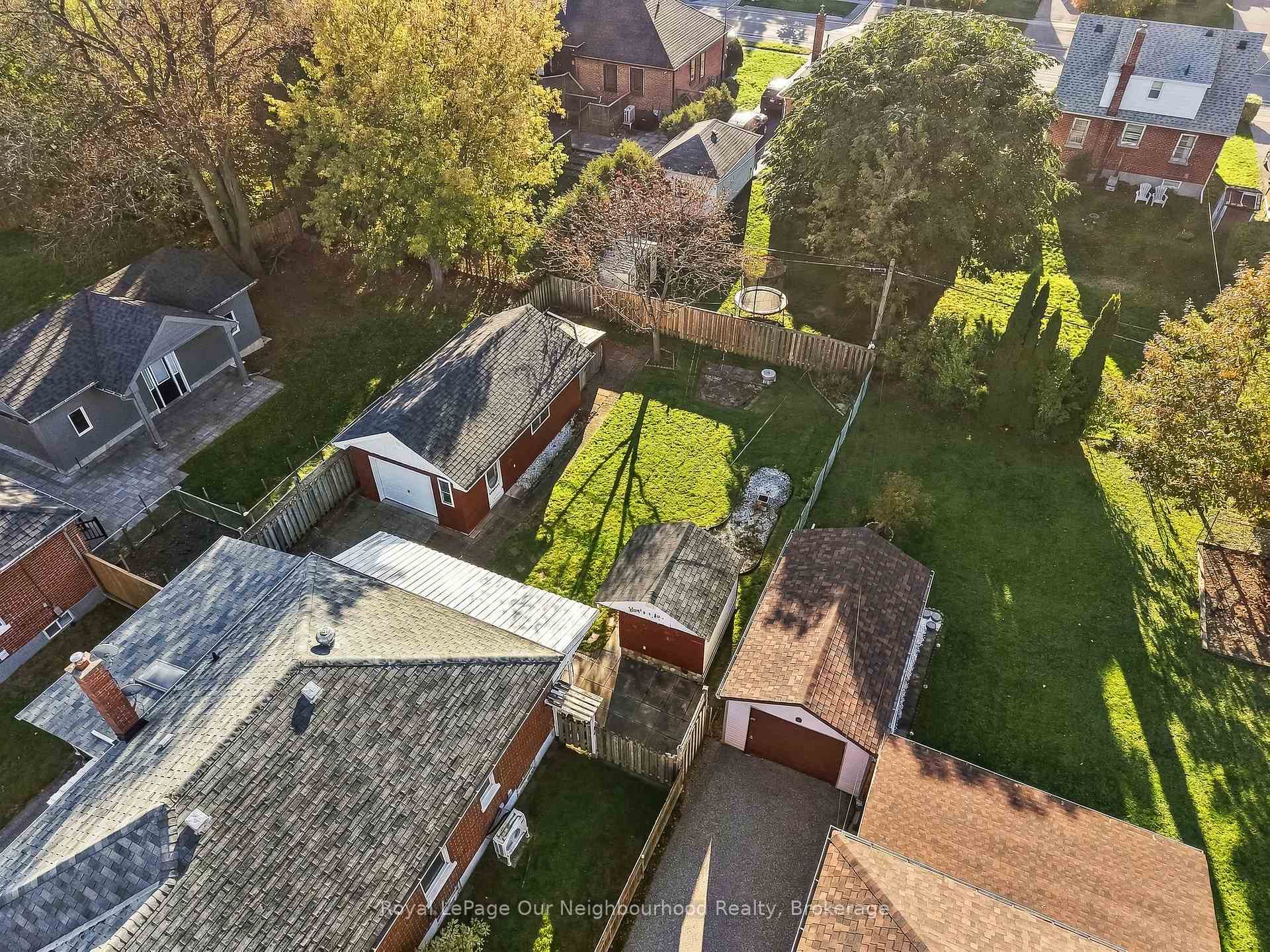 Photo 40 of 868 Grierson Street, Oshawa, Centennial — HOMEH