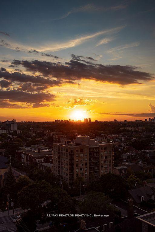 Photo 2 of Unit 1712, 525 Adelaide Street W, Toronto, Waterfront Communities — HOMEH