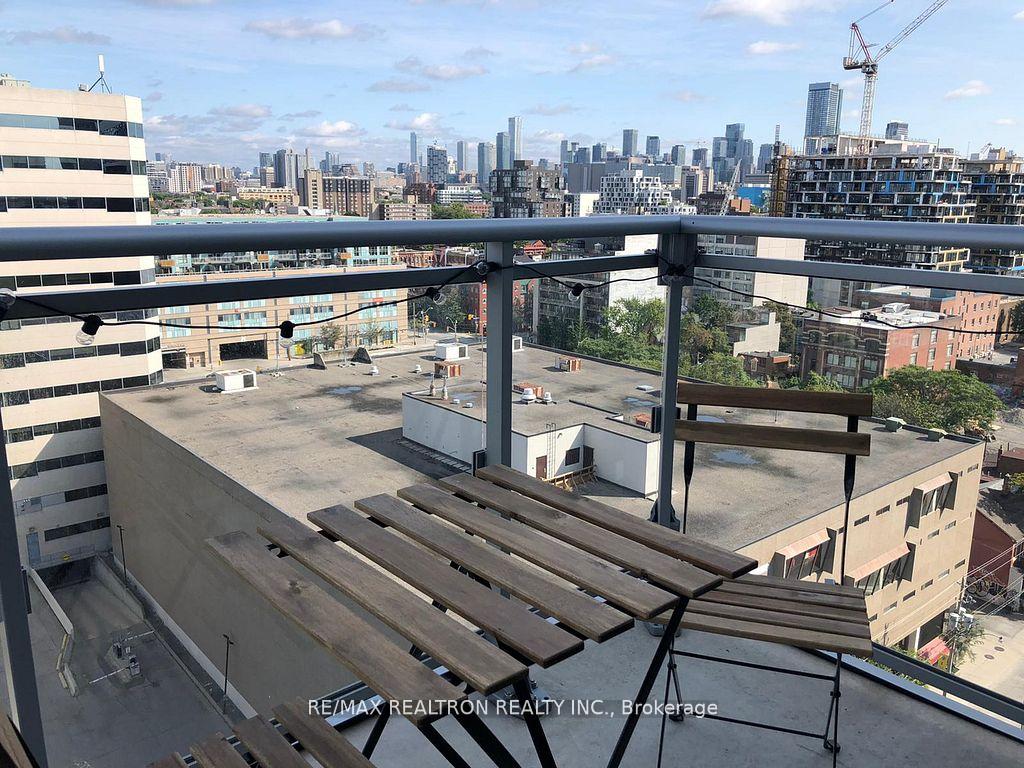 Photo 3 of Unit 1712, 525 Adelaide Street W, Toronto, Waterfront Communities — HOMEH