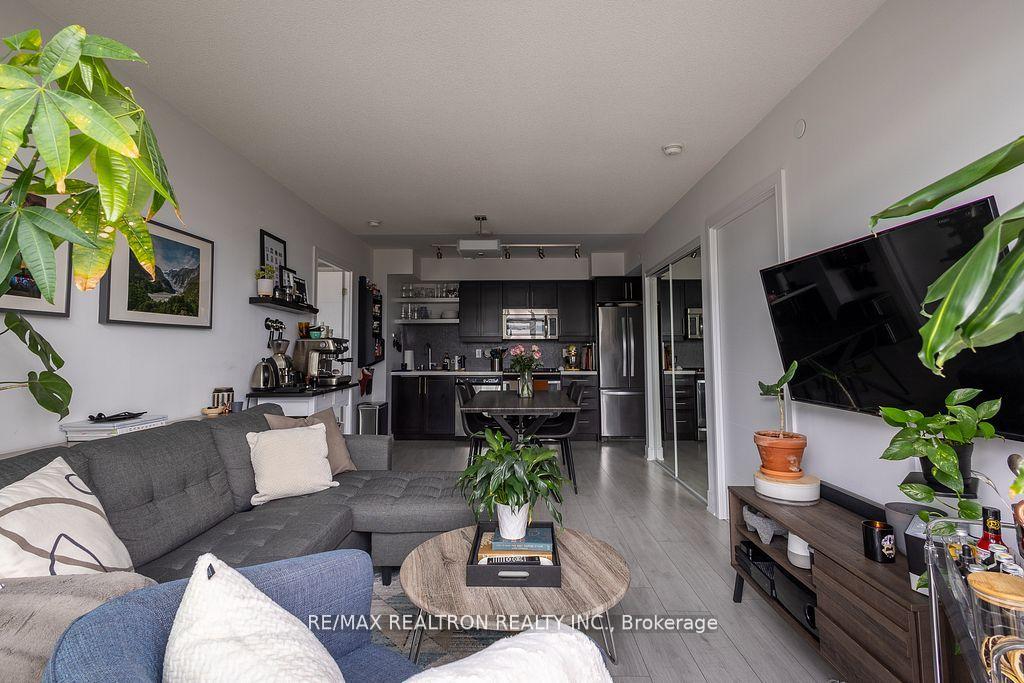 Photo 4 of Unit 1712, 525 Adelaide Street W, Toronto, Waterfront Communities — HOMEH