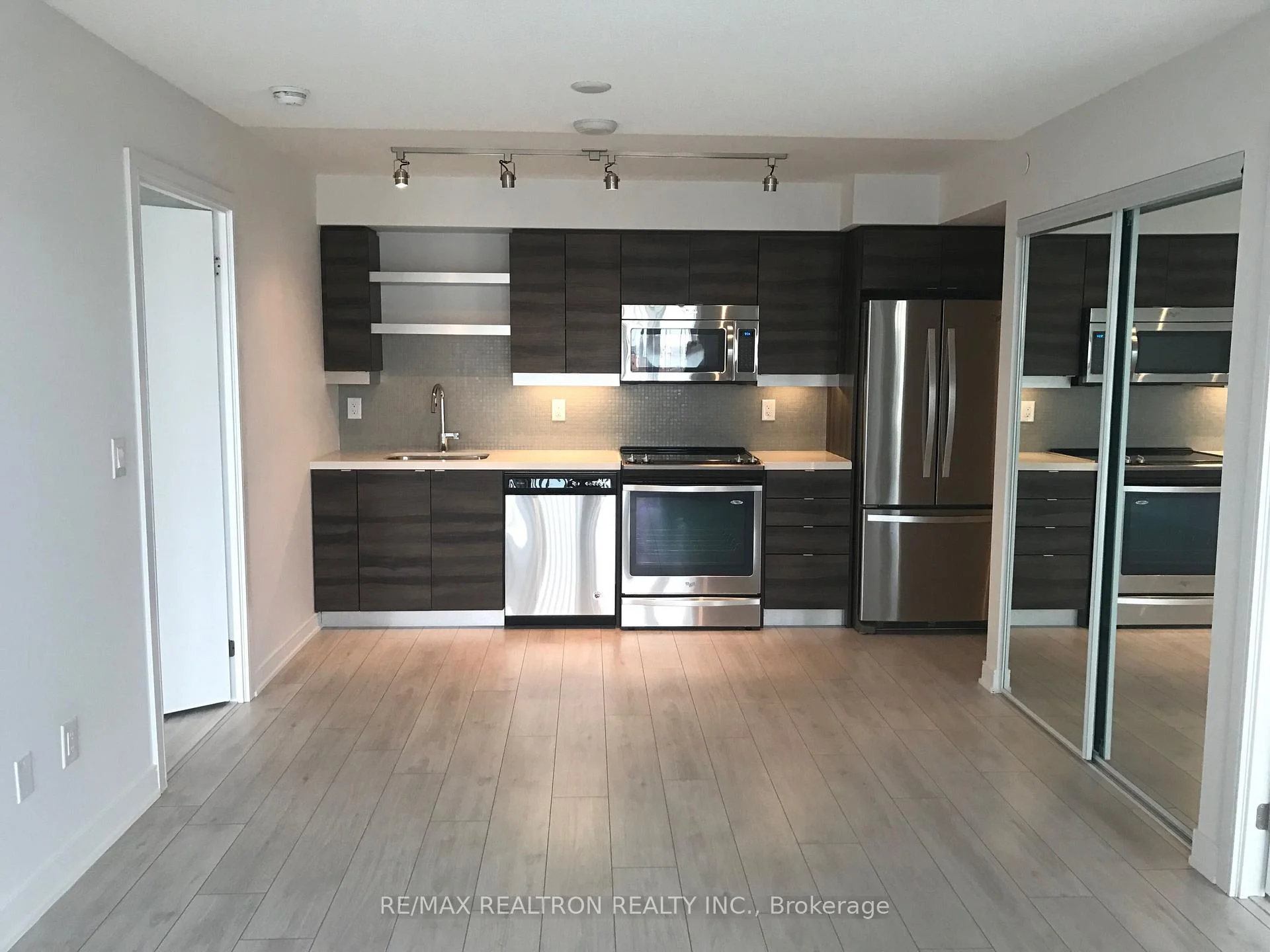 Photo 5 of Unit 1712, 525 Adelaide Street W, Toronto, Waterfront Communities — HOMEH
