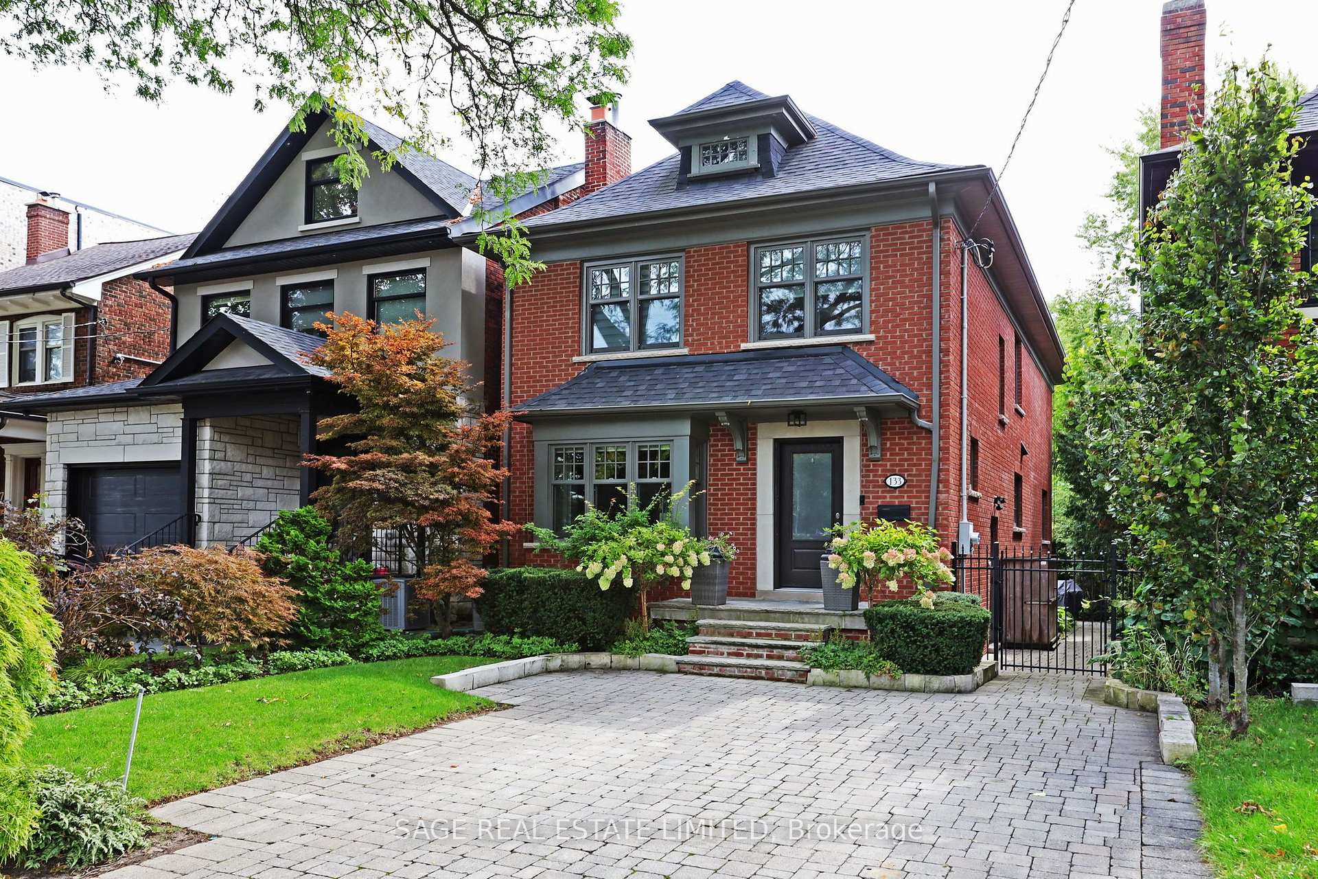 Front of 133 Glengrove Avenue W