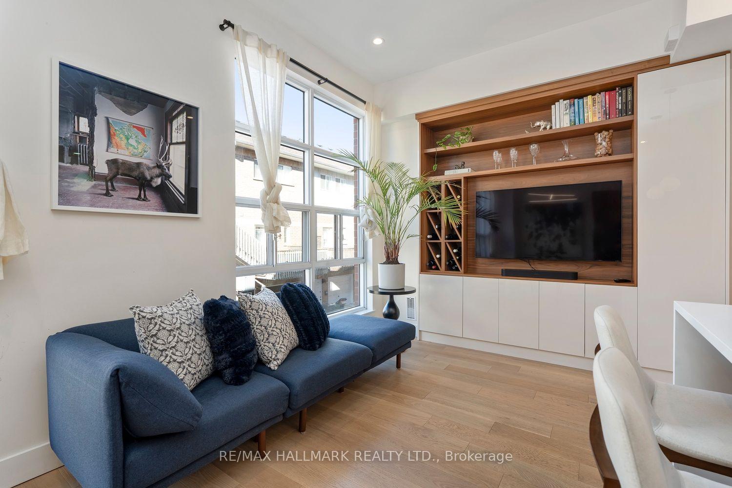 Photo 6 of Unit 4, 39 Dekoven Mews, Toronto, Dovercourt-Wallace Emerson-Junction — HOMEH