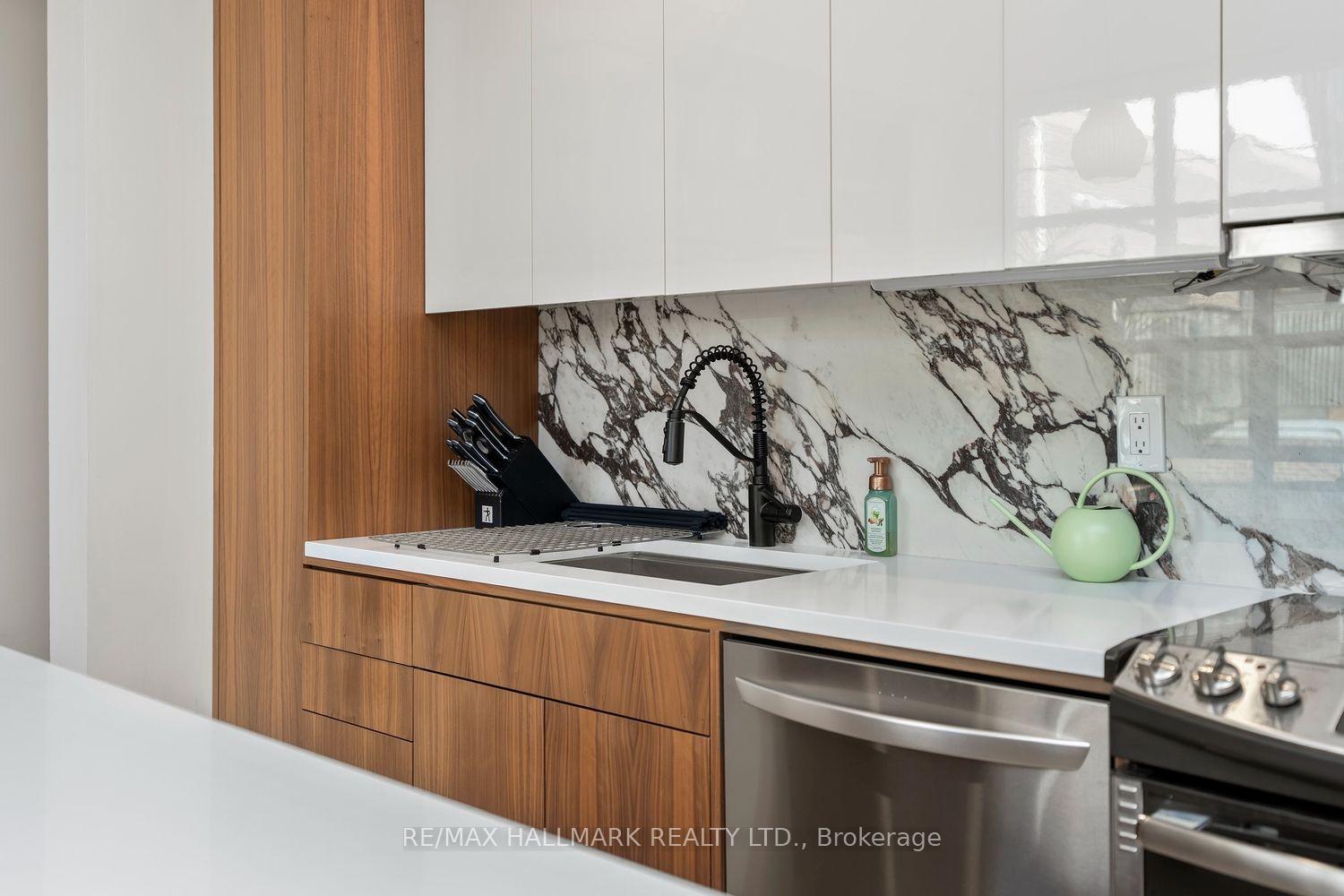 Photo 17 of Unit 4, 39 Dekoven Mews, Toronto, Dovercourt-Wallace Emerson-Junction — HOMEH