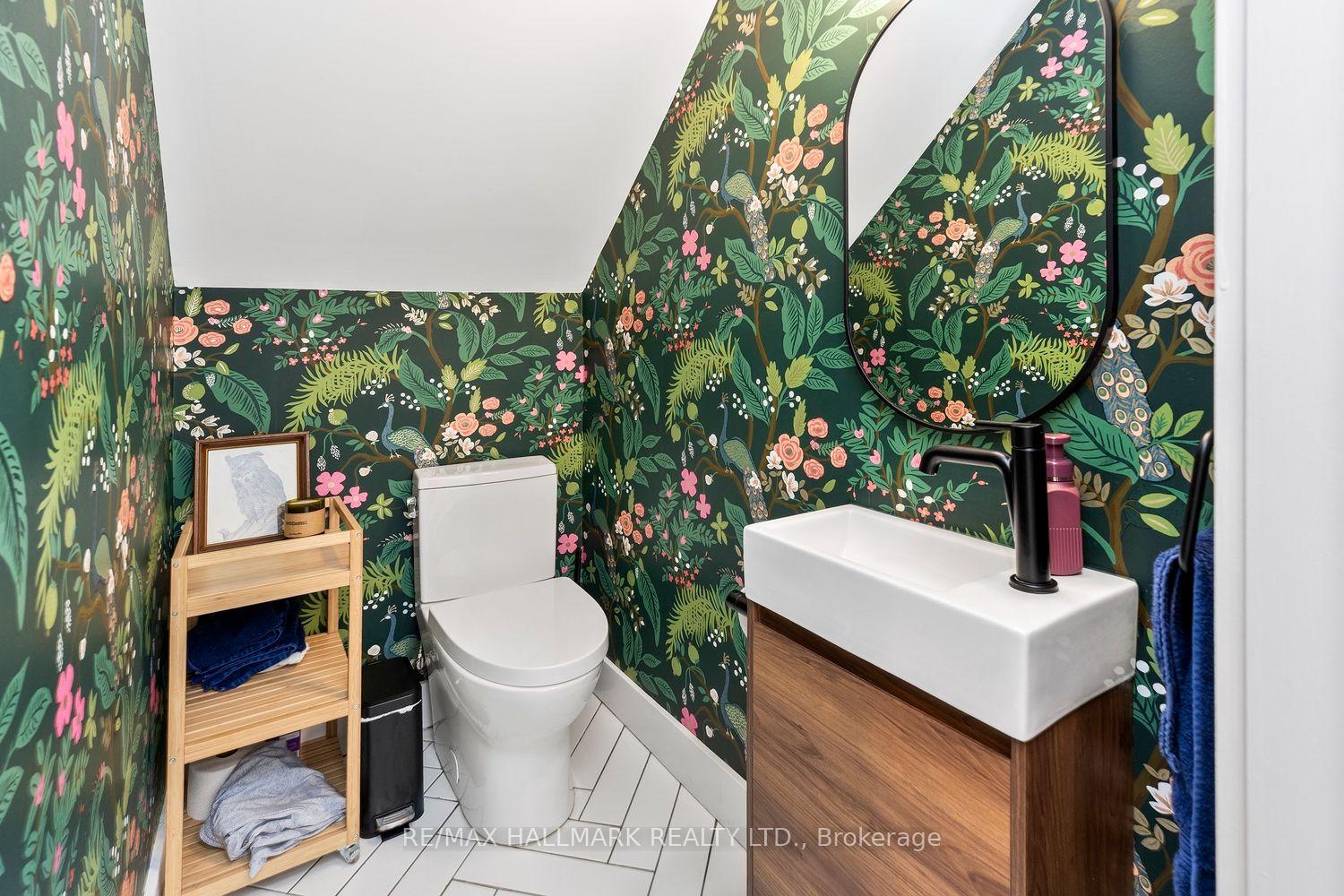 Photo 23 of Unit 4, 39 Dekoven Mews, Toronto, Dovercourt-Wallace Emerson-Junction — HOMEH