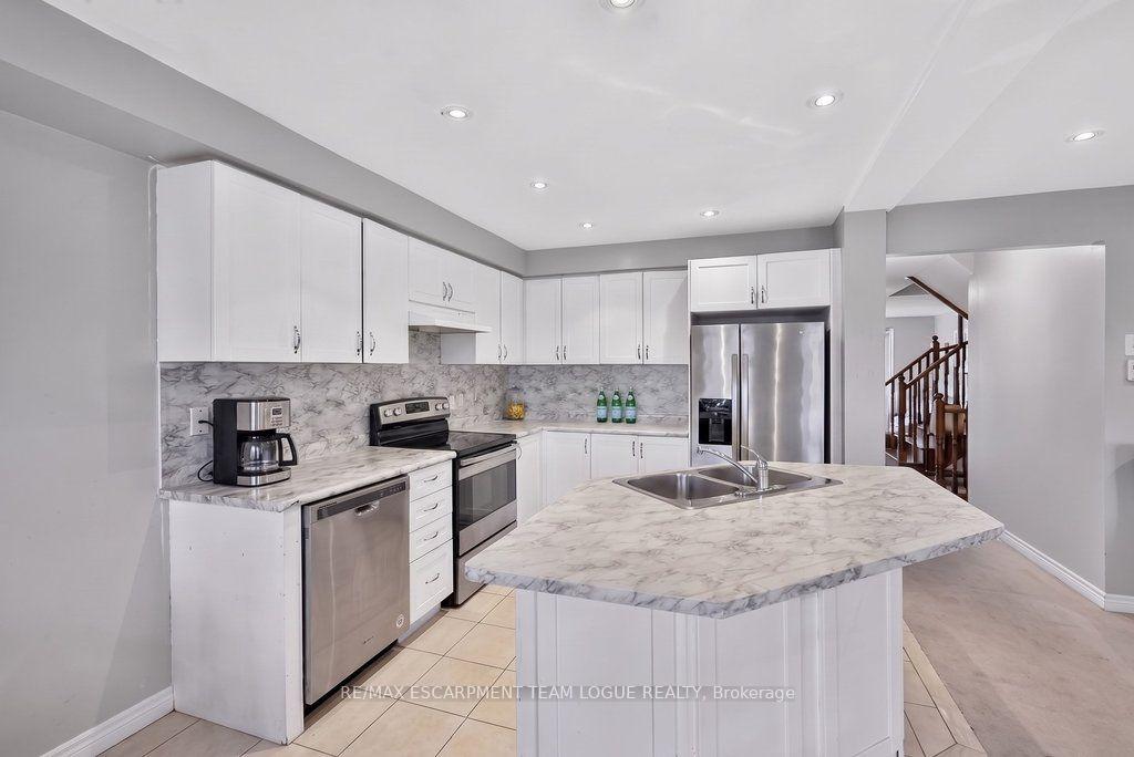 Photo 7 of 4690 Thomas Alton Boulevard, Burlington, Alton — HOMEH