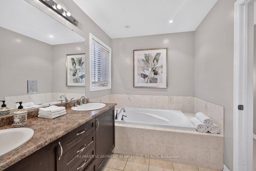 Photo 13 of 4690 Thomas Alton Boulevard, Burlington, Alton — HOMEH