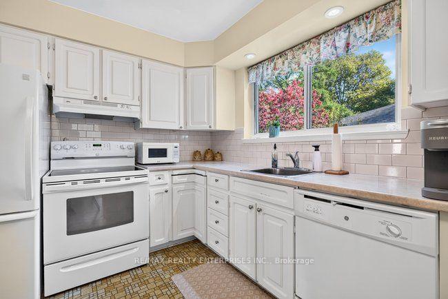 Photo 23 of 1193 Whittington Road, Mississauga, Clarkson — HOMEH