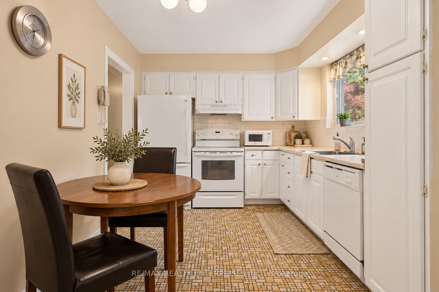 Photo 22 of 1193 Whittington Road, Mississauga, Clarkson — HOMEH
