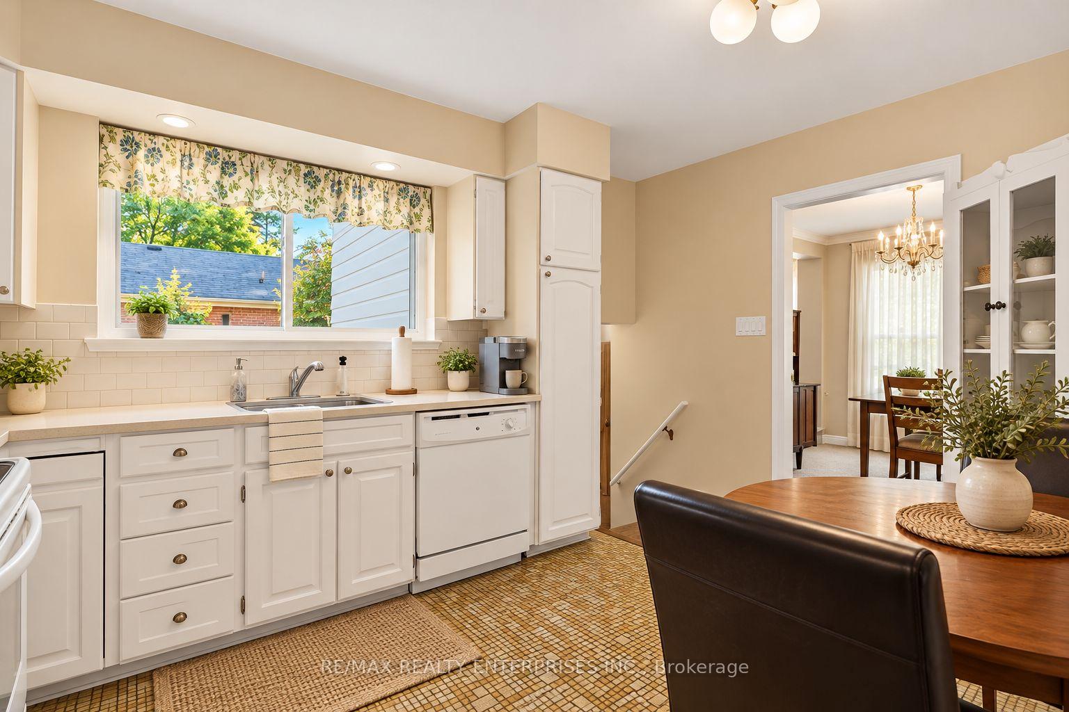 Photo 24 of 1193 Whittington Road, Mississauga, Clarkson — HOMEH