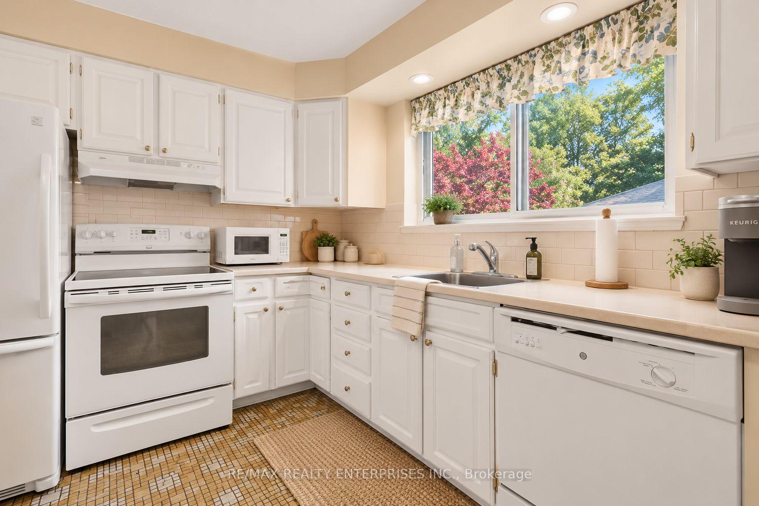 Photo 26 of 1193 Whittington Road, Mississauga, Clarkson — HOMEH
