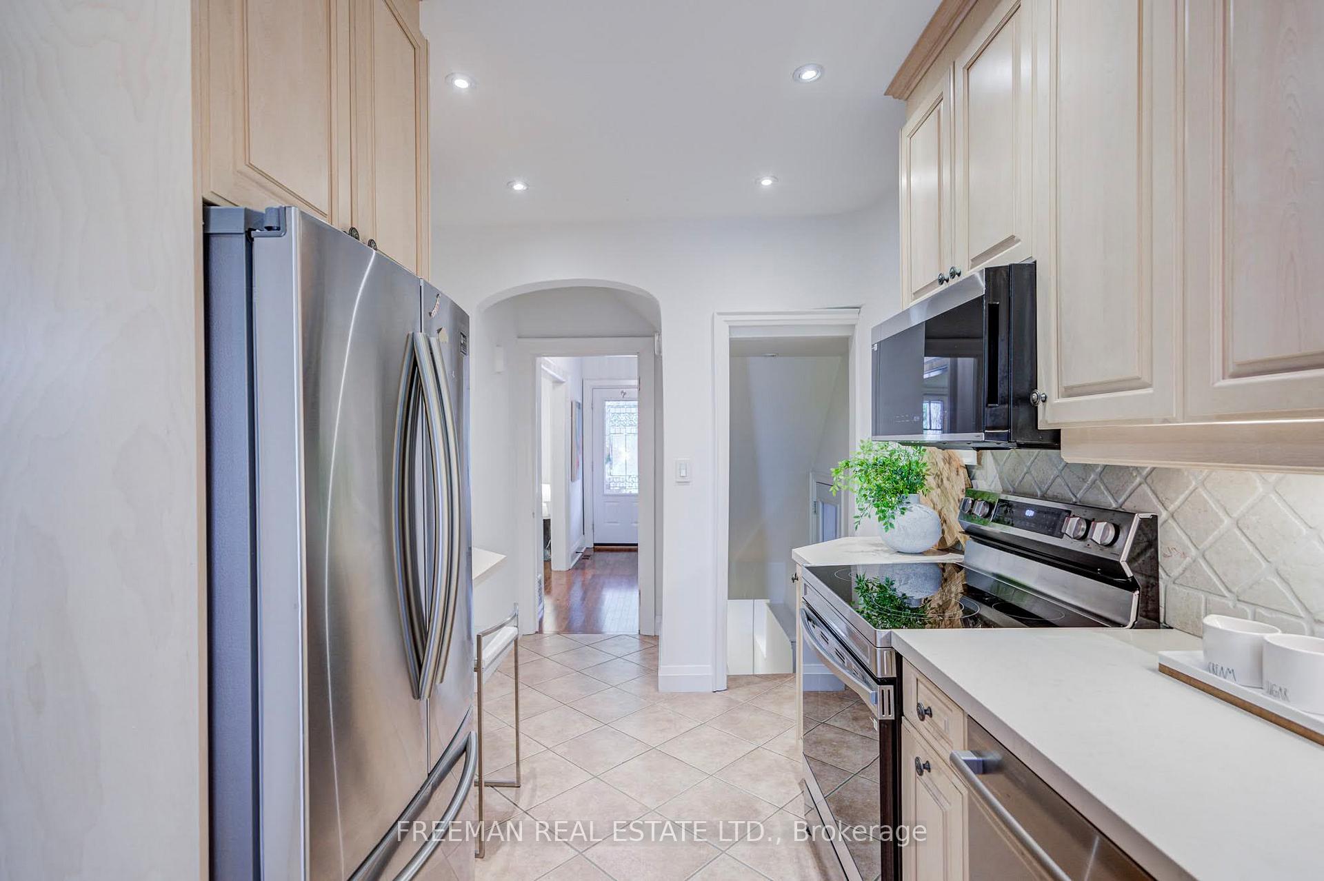 Photo 13 of 378 Durie Street, Toronto, Runnymede-Bloor West Village — HOMEH