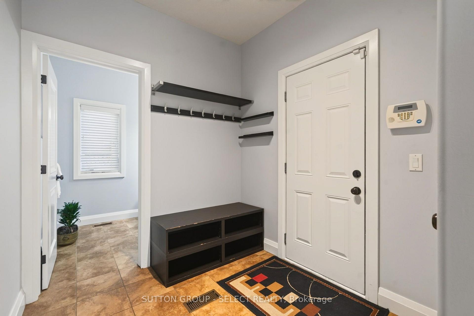 Photo 21 of 563 Firefly Drive, London, North B — HOMEH