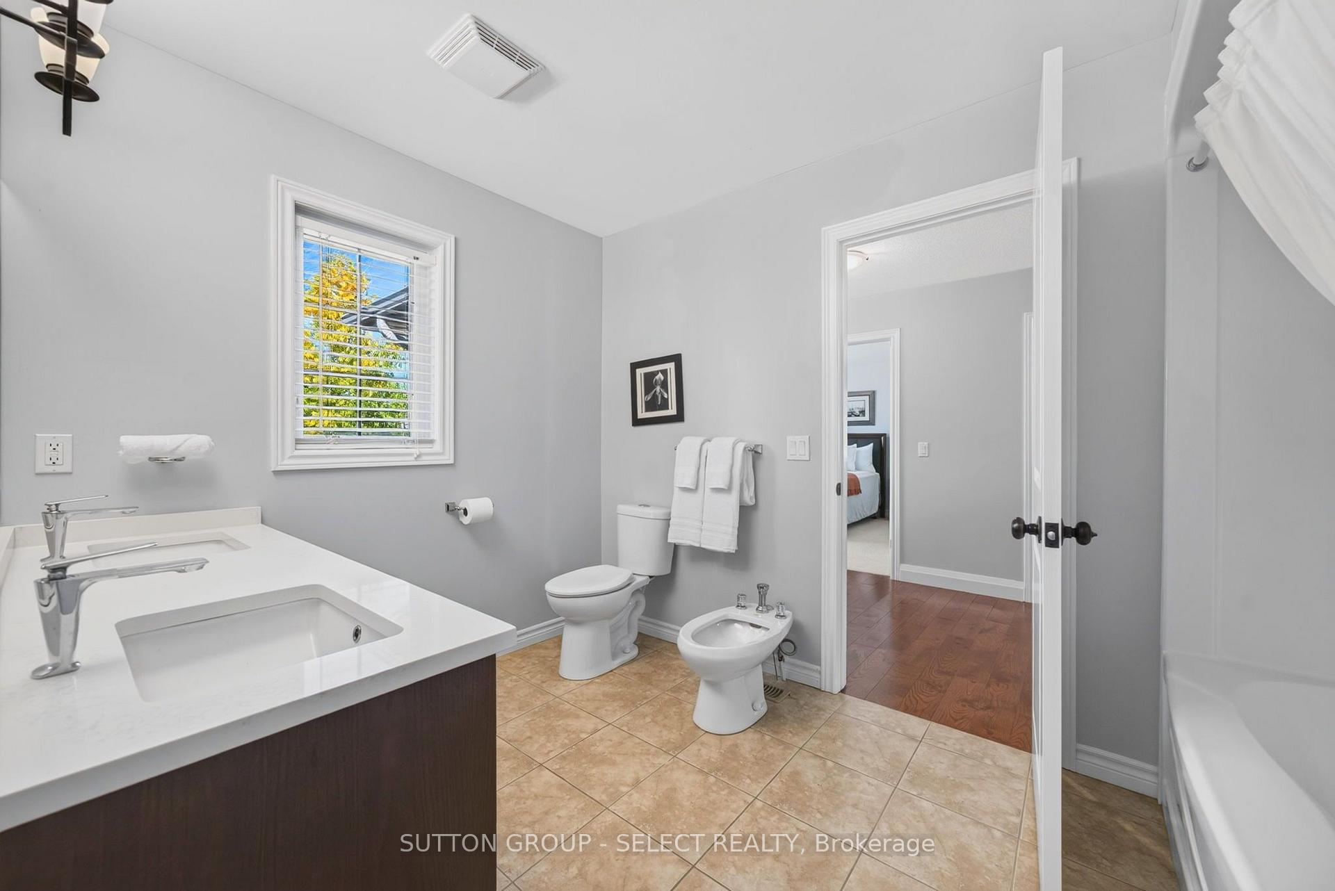 Photo 35 of 563 Firefly Drive, London, North B — HOMEH