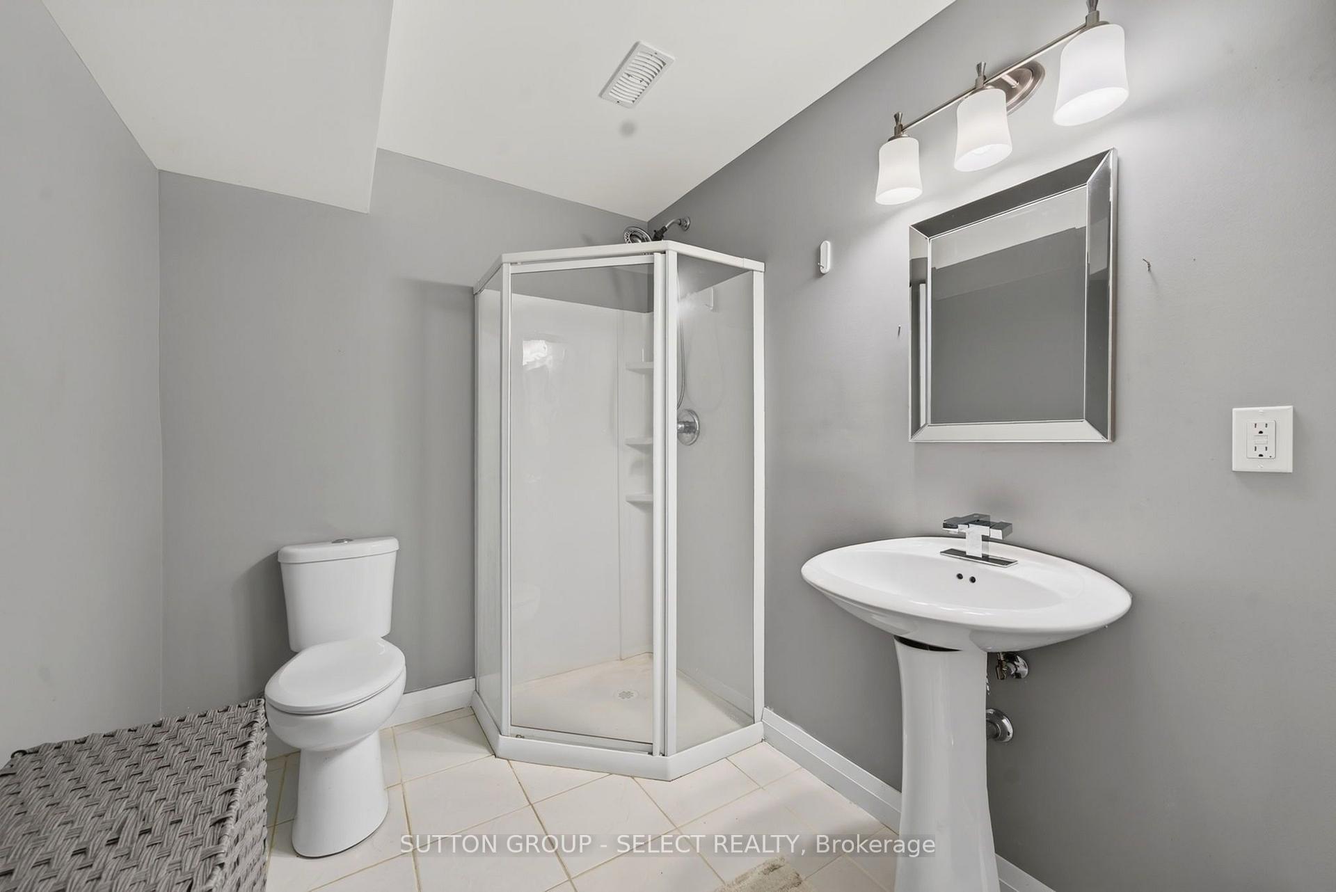 Photo 45 of 563 Firefly Drive, London, North B — HOMEH