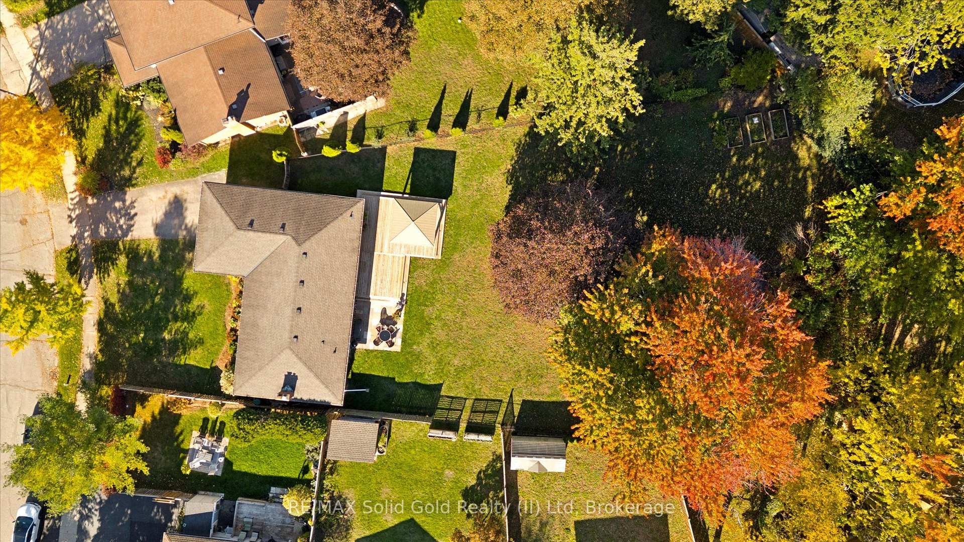 Photo 2 of 18 Evelyn Crescent, Kitchener, Stanley Park — HOMEH