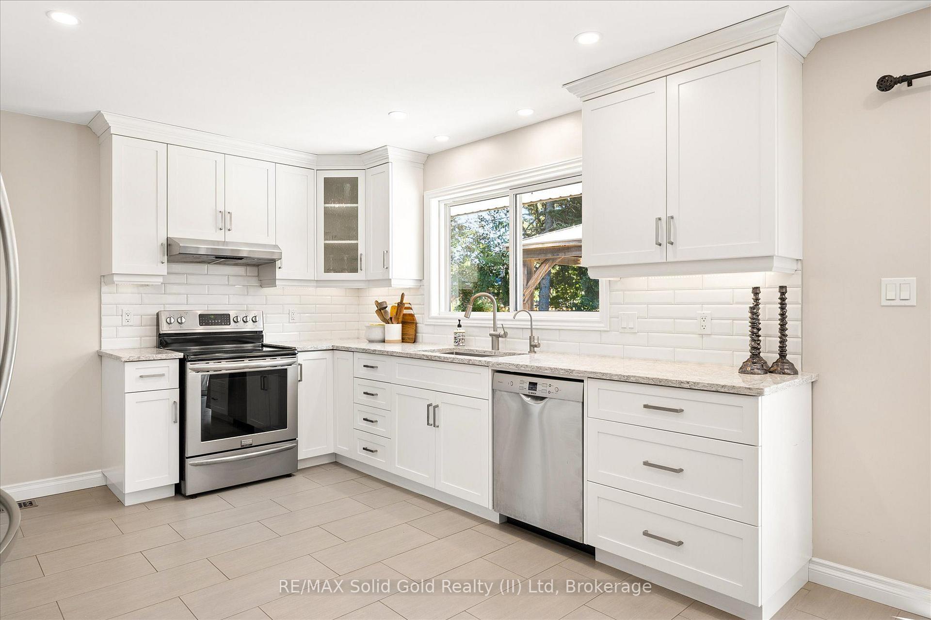 Photo 6 of 18 Evelyn Crescent, Kitchener, Stanley Park — HOMEH