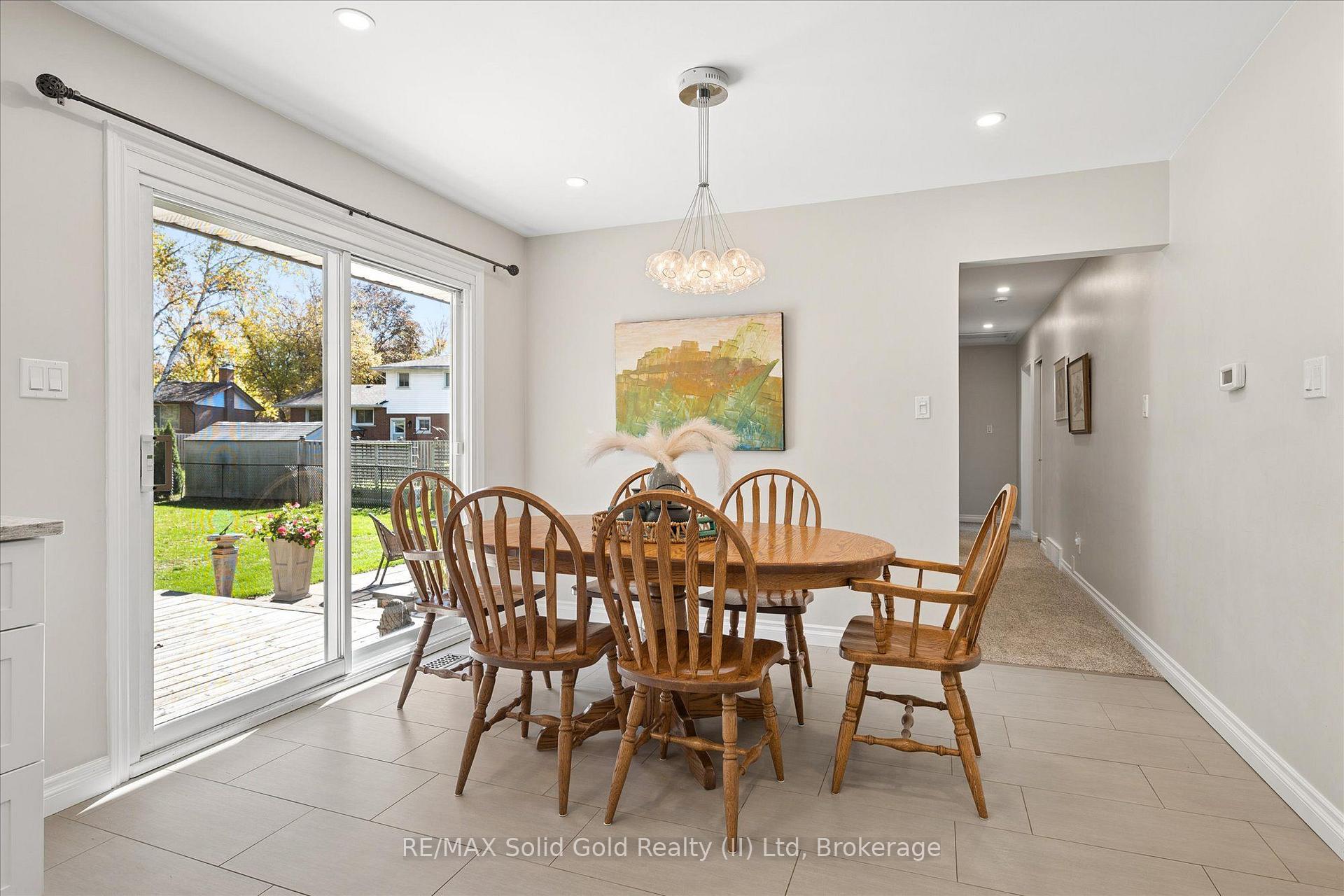 Photo 8 of 18 Evelyn Crescent, Kitchener, Stanley Park — HOMEH