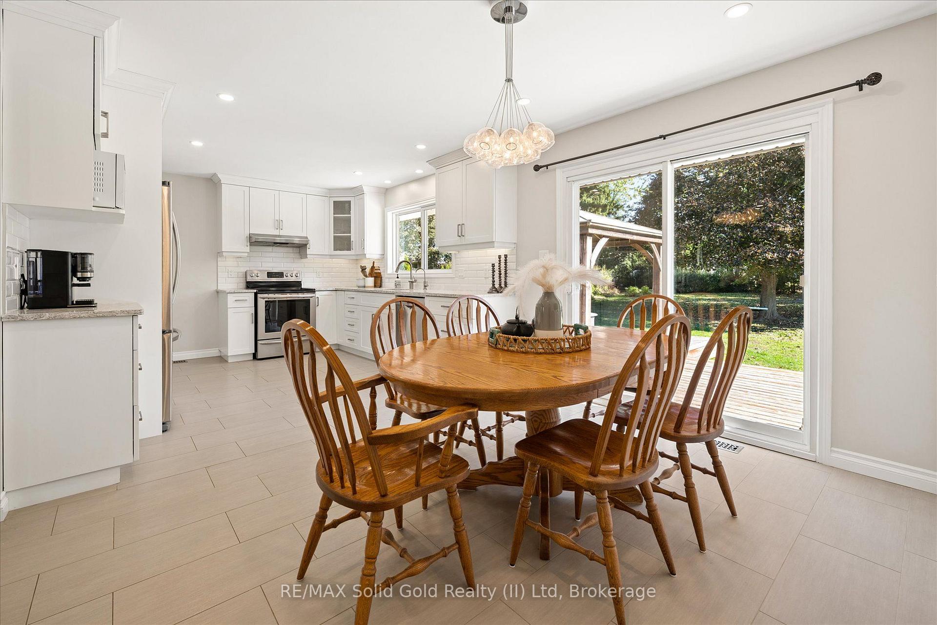 Photo 11 of 18 Evelyn Crescent, Kitchener, Stanley Park — HOMEH