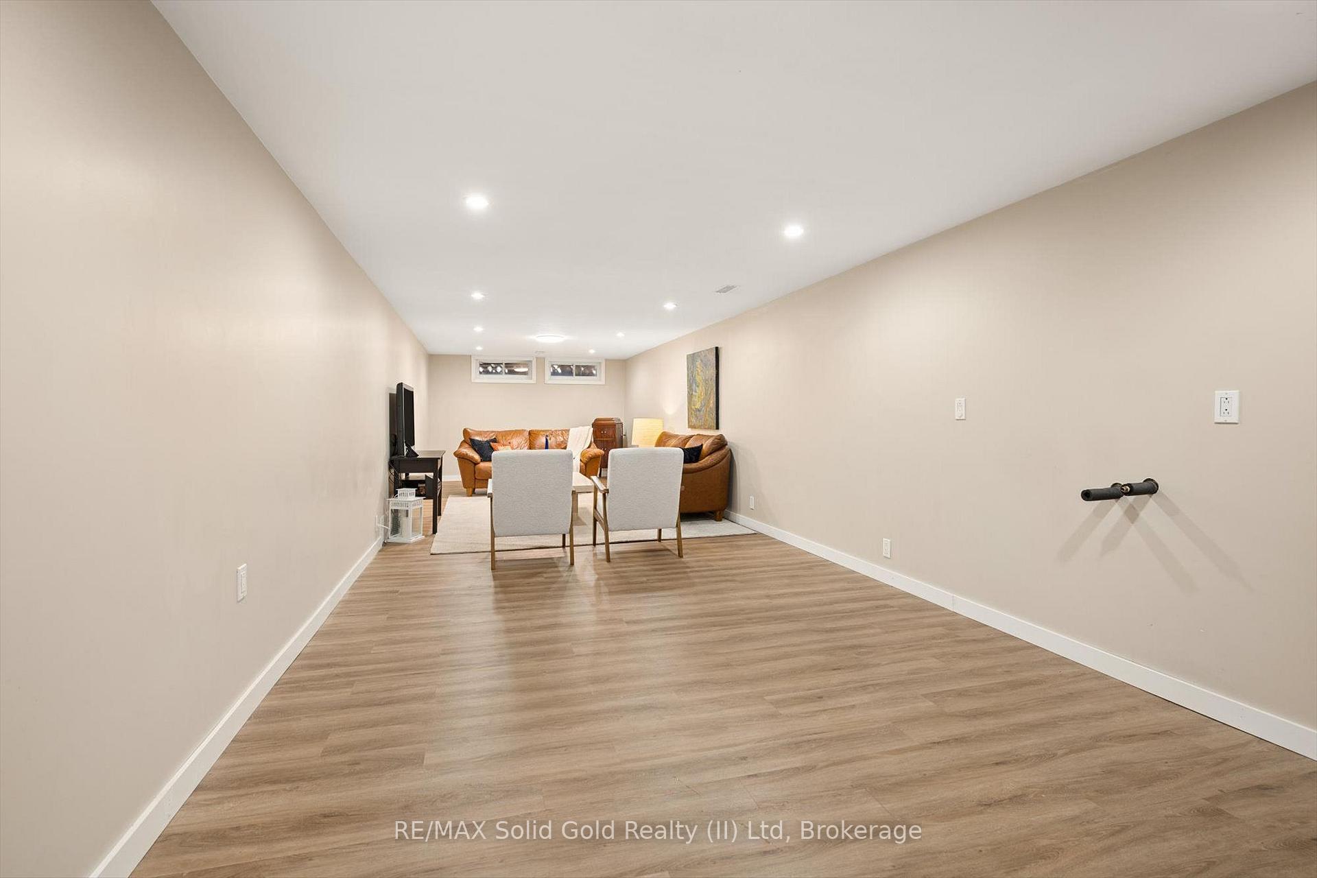 Photo 17 of 18 Evelyn Crescent, Kitchener, Stanley Park — HOMEH