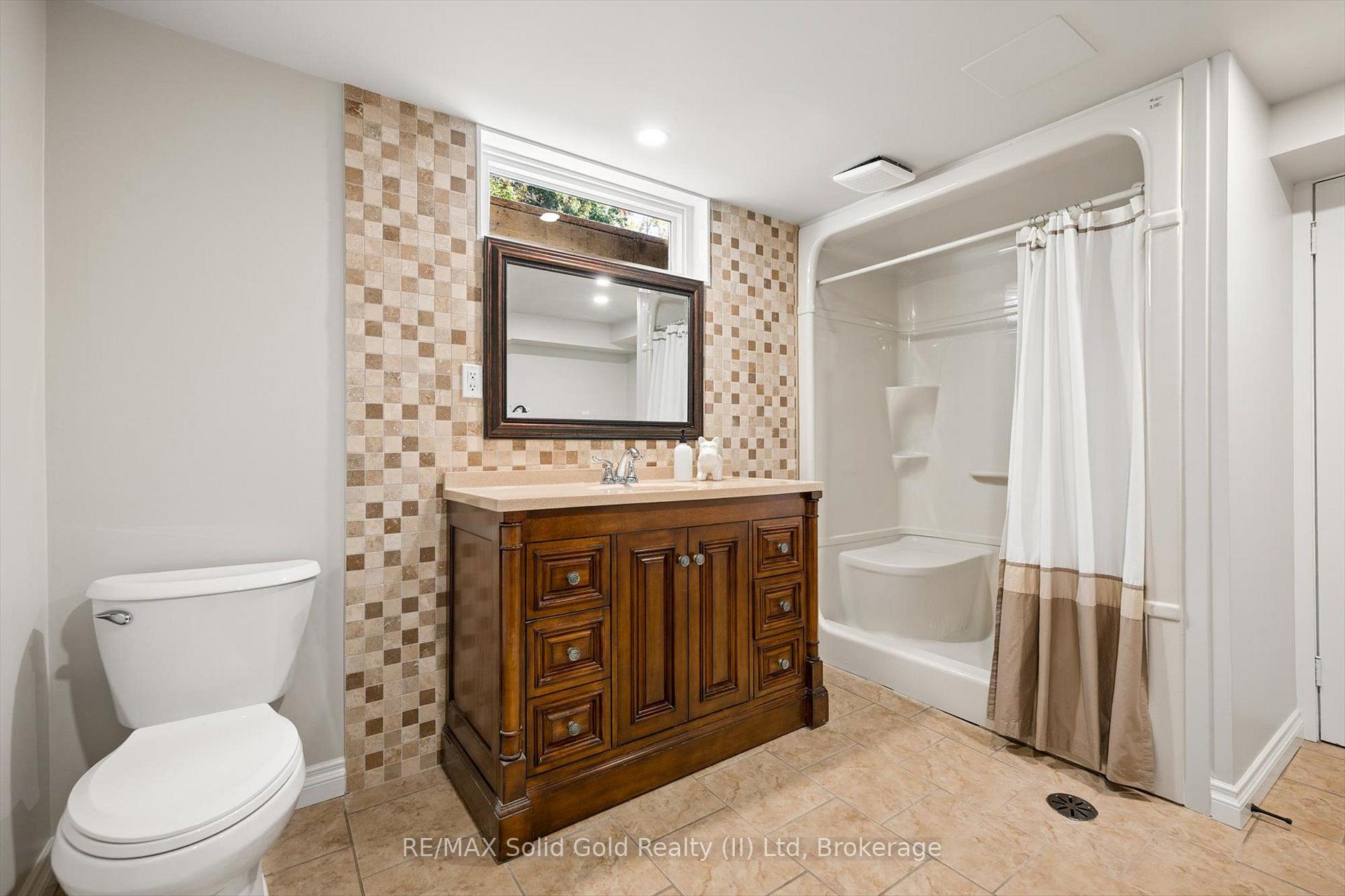 Photo 20 of 18 Evelyn Crescent, Kitchener, Stanley Park — HOMEH
