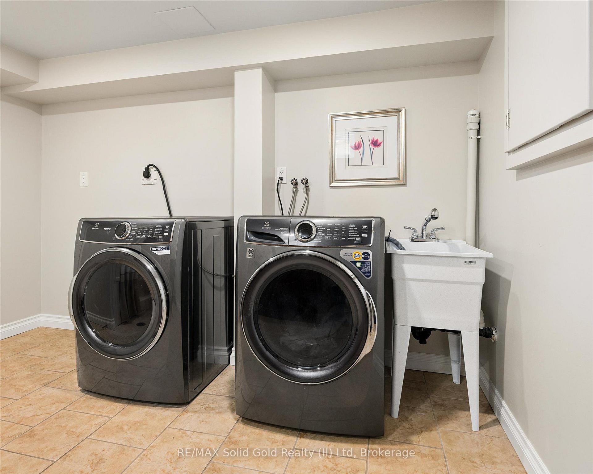 Photo 21 of 18 Evelyn Crescent, Kitchener, Stanley Park — HOMEH