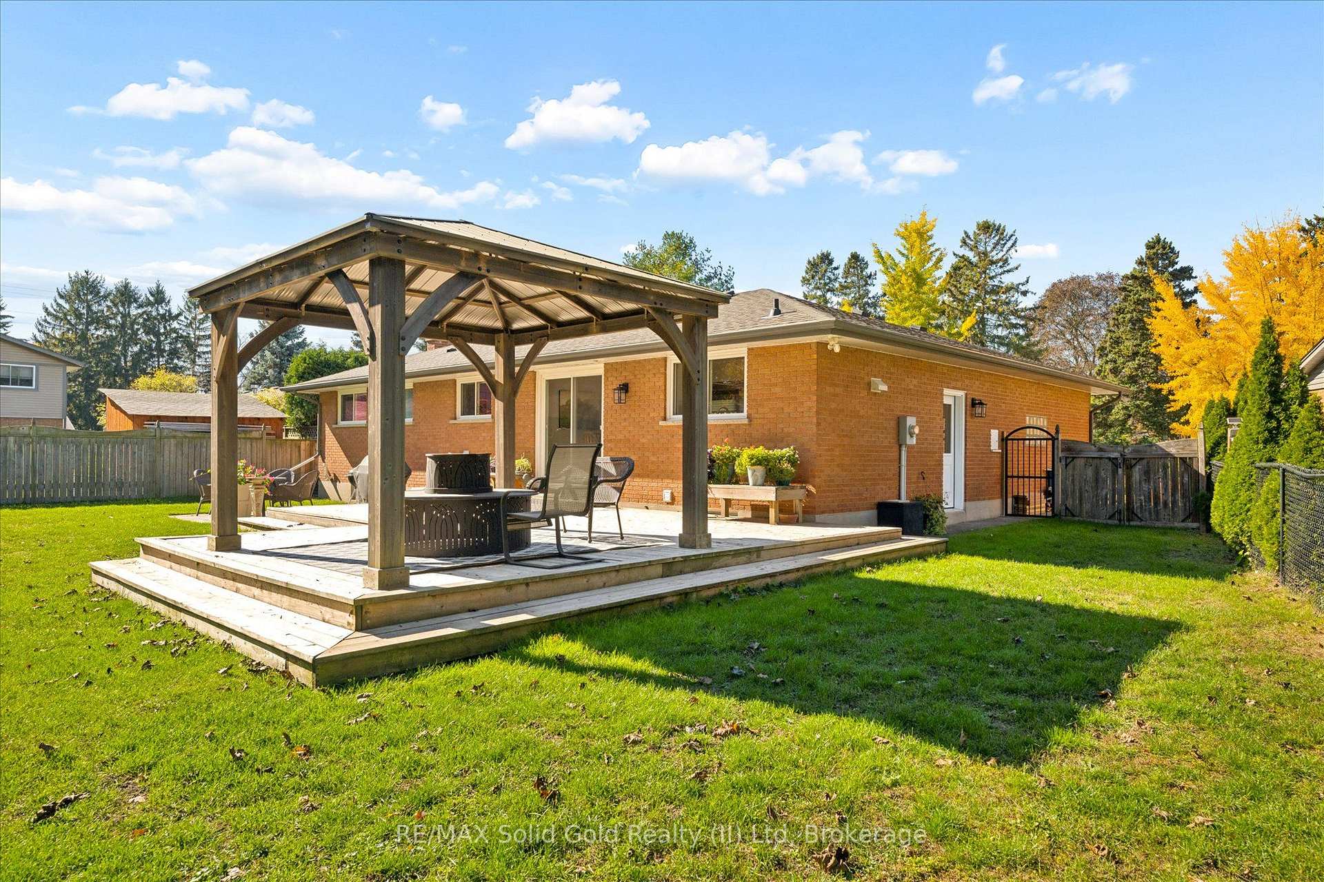 Photo 24 of 18 Evelyn Crescent, Kitchener, Stanley Park — HOMEH
