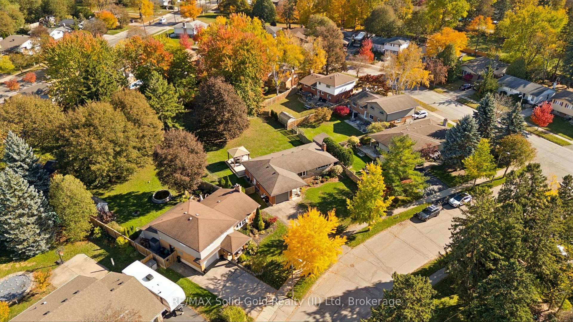 Photo 32 of 18 Evelyn Crescent, Kitchener, Stanley Park — HOMEH