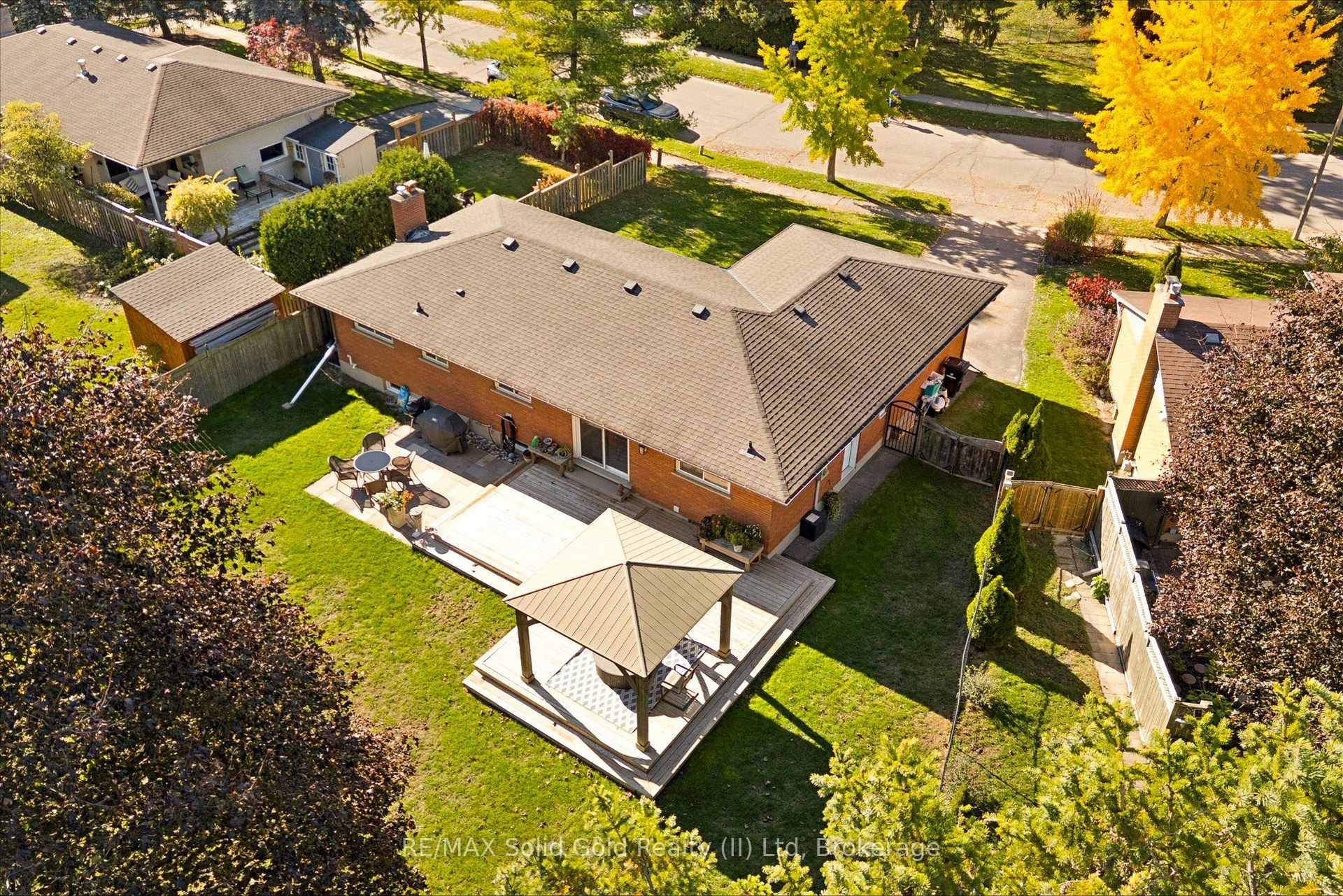 Photo 33 of 18 Evelyn Crescent, Kitchener, Stanley Park — HOMEH