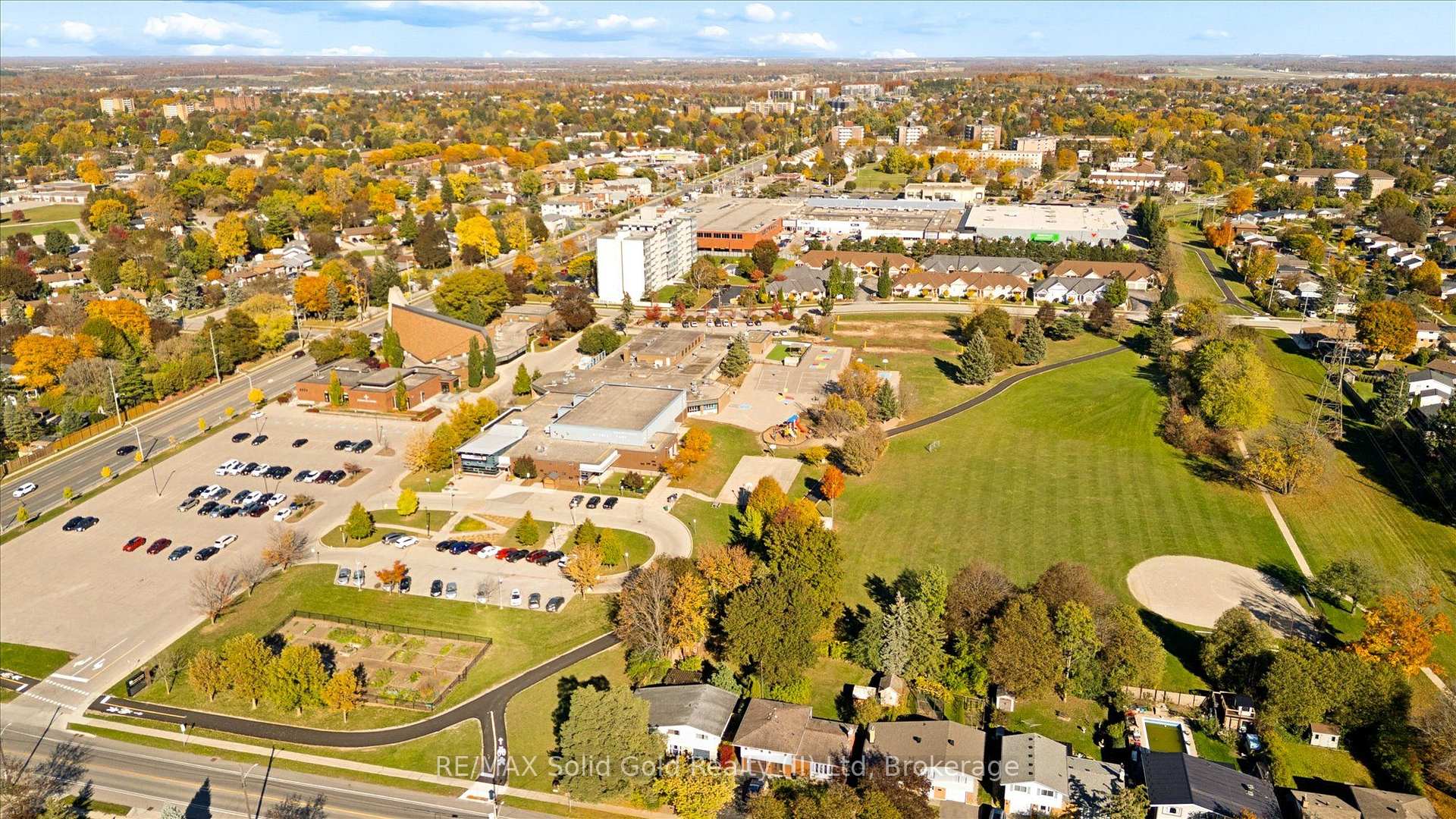 Photo 35 of 18 Evelyn Crescent, Kitchener, Stanley Park — HOMEH