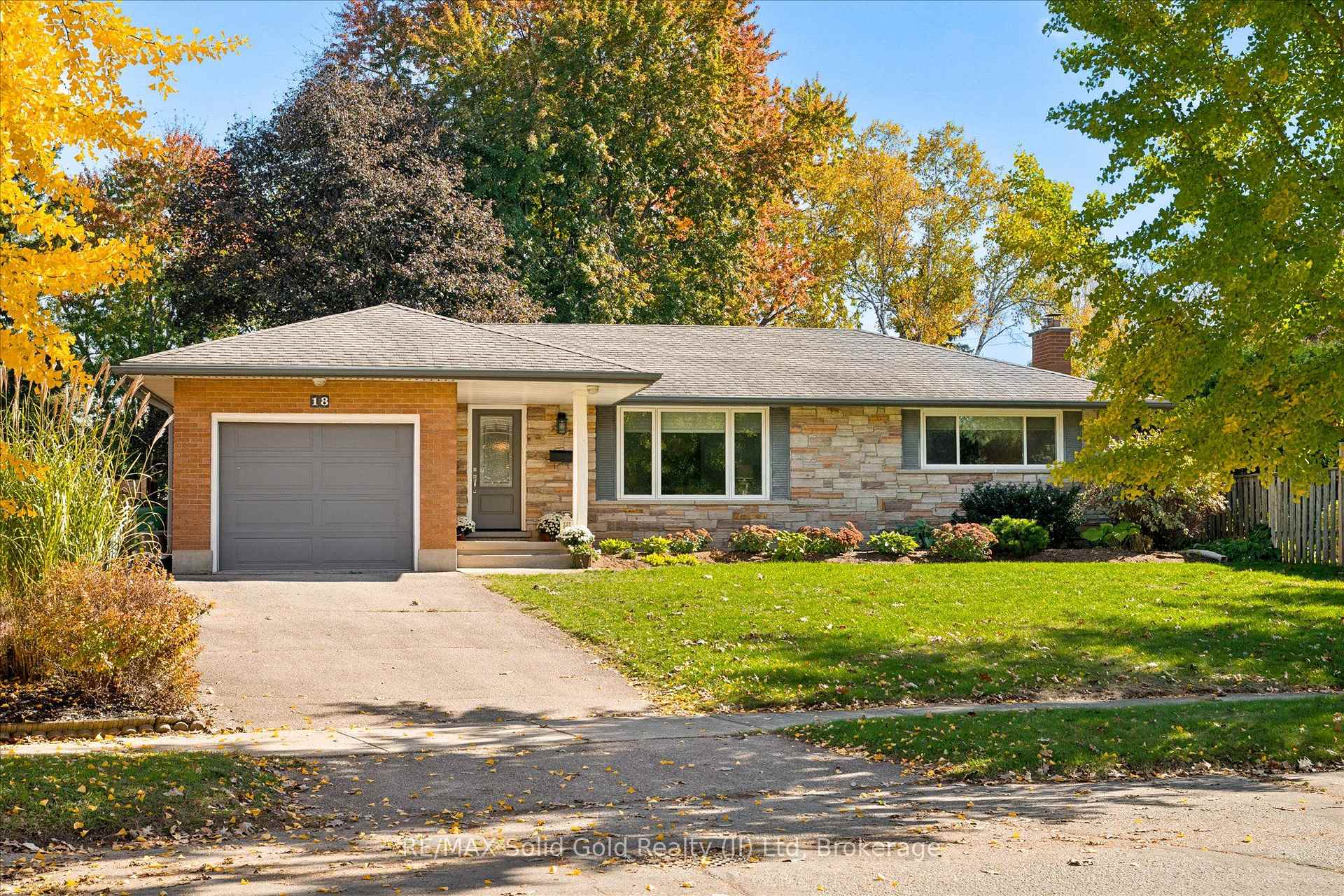 Photo 37 of 18 Evelyn Crescent, Kitchener, Stanley Park — HOMEH