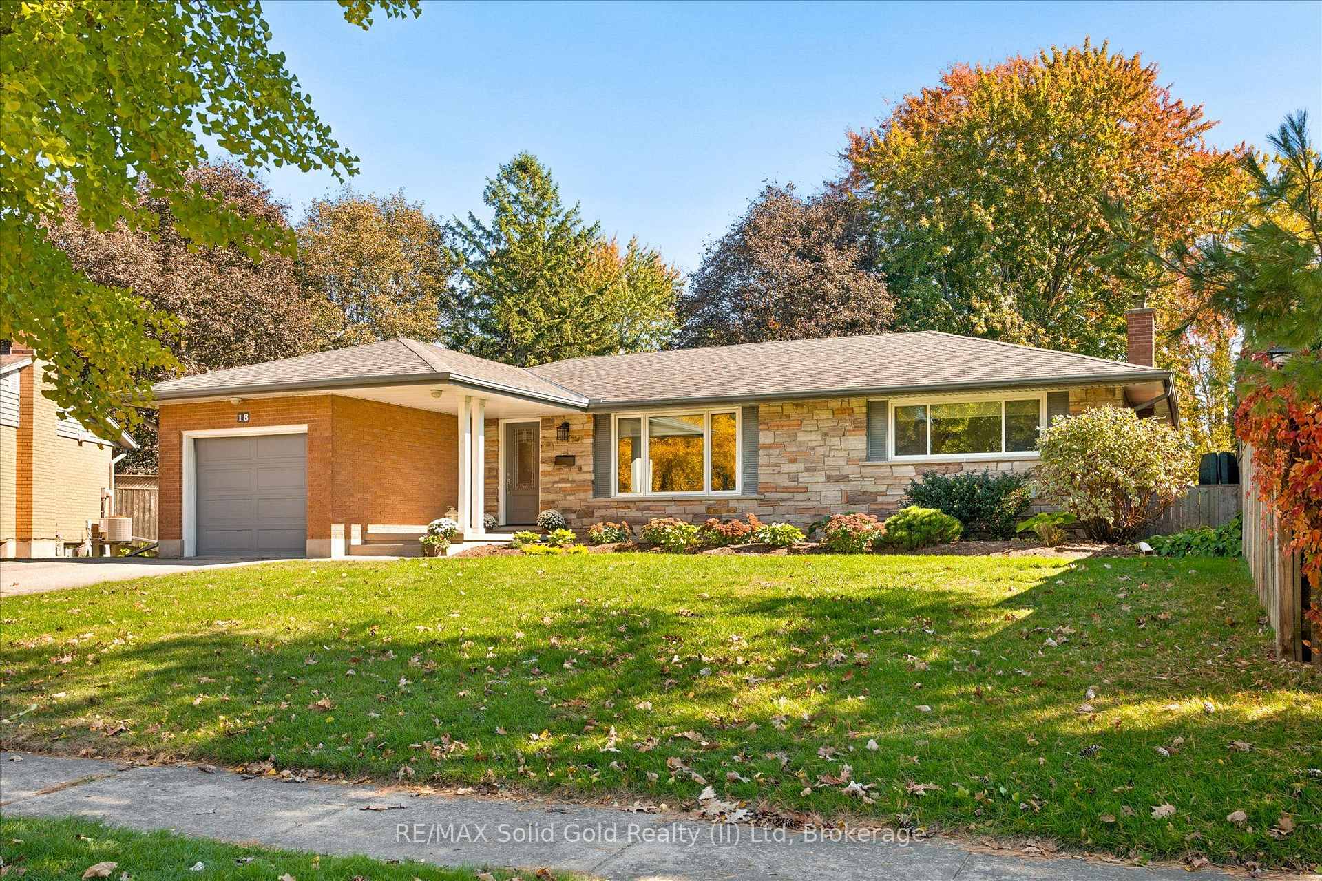 Photo 38 of 18 Evelyn Crescent, Kitchener, Stanley Park — HOMEH