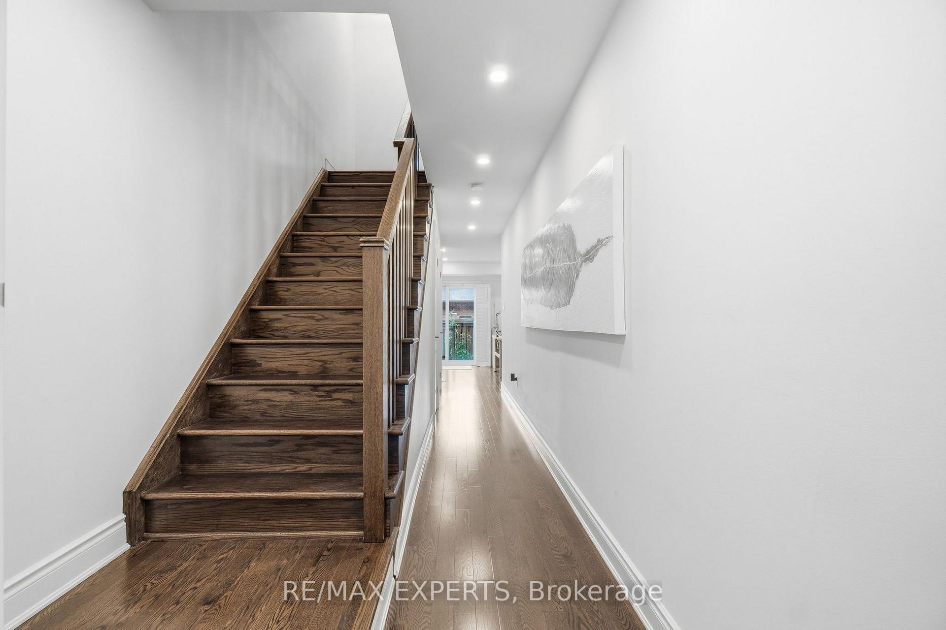 Photo 5 of 67 City Park Circle, Vaughan, West Woodbridge — HOMEH