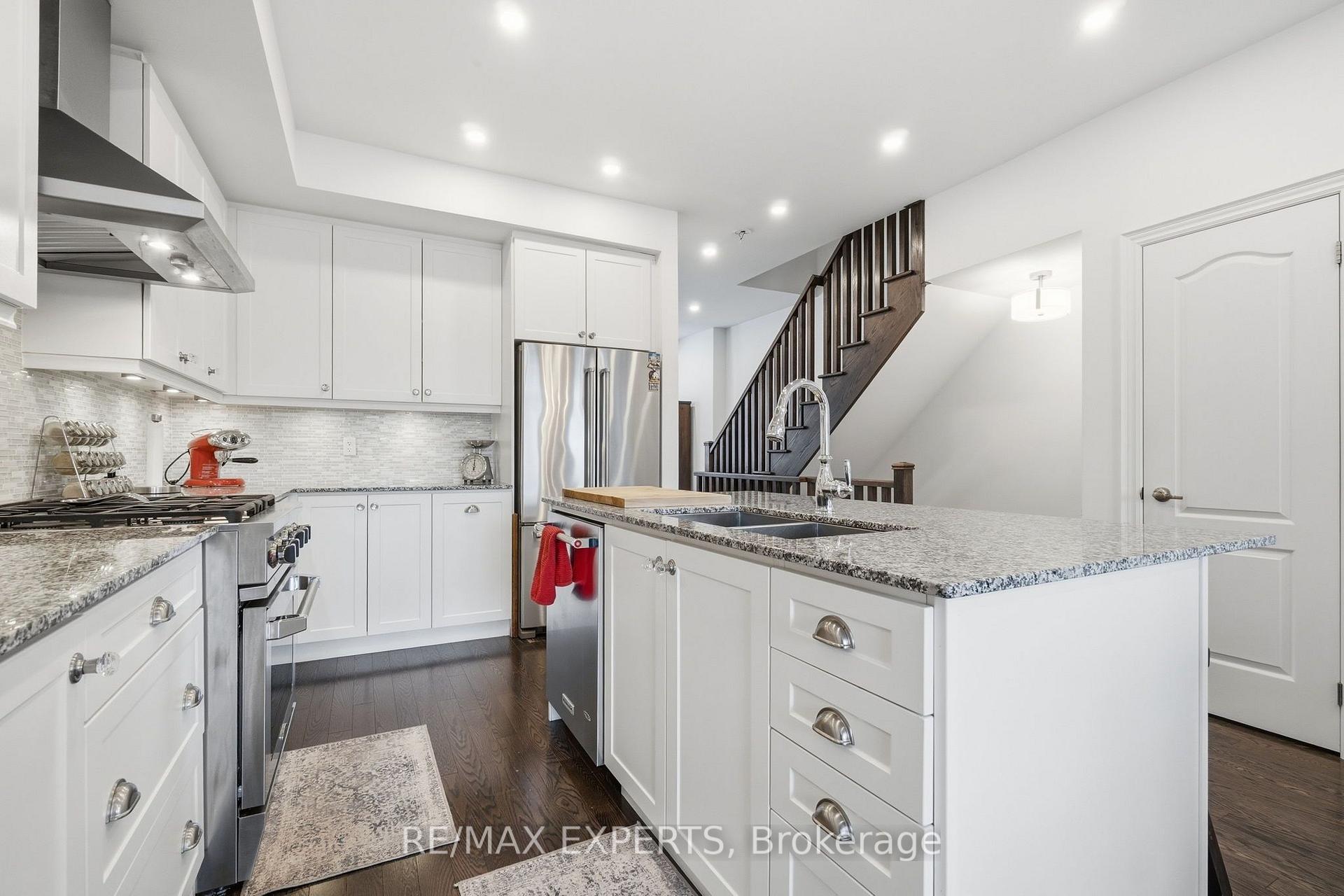 Photo 12 of 67 City Park Circle, Vaughan, West Woodbridge — HOMEH