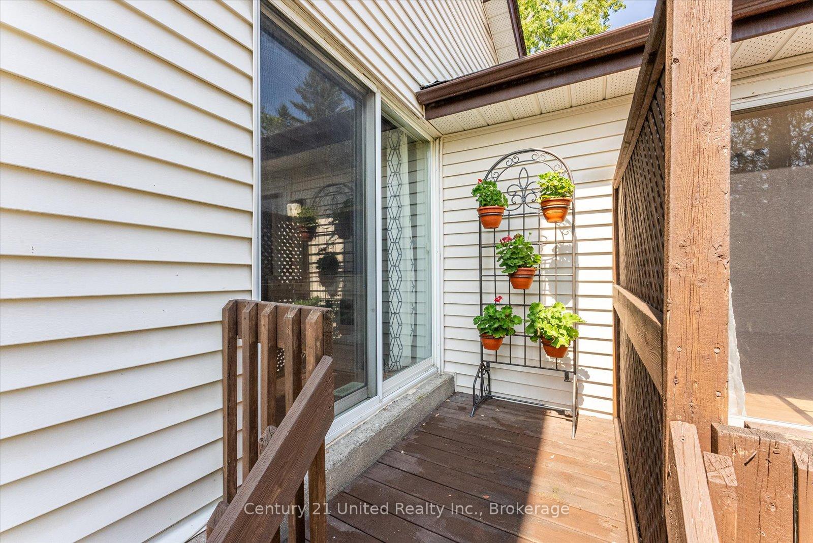 Photo 5 of Unit B, 556 Edison Avenue, Peterborough, Otonabee Ward 1 — HOMEH