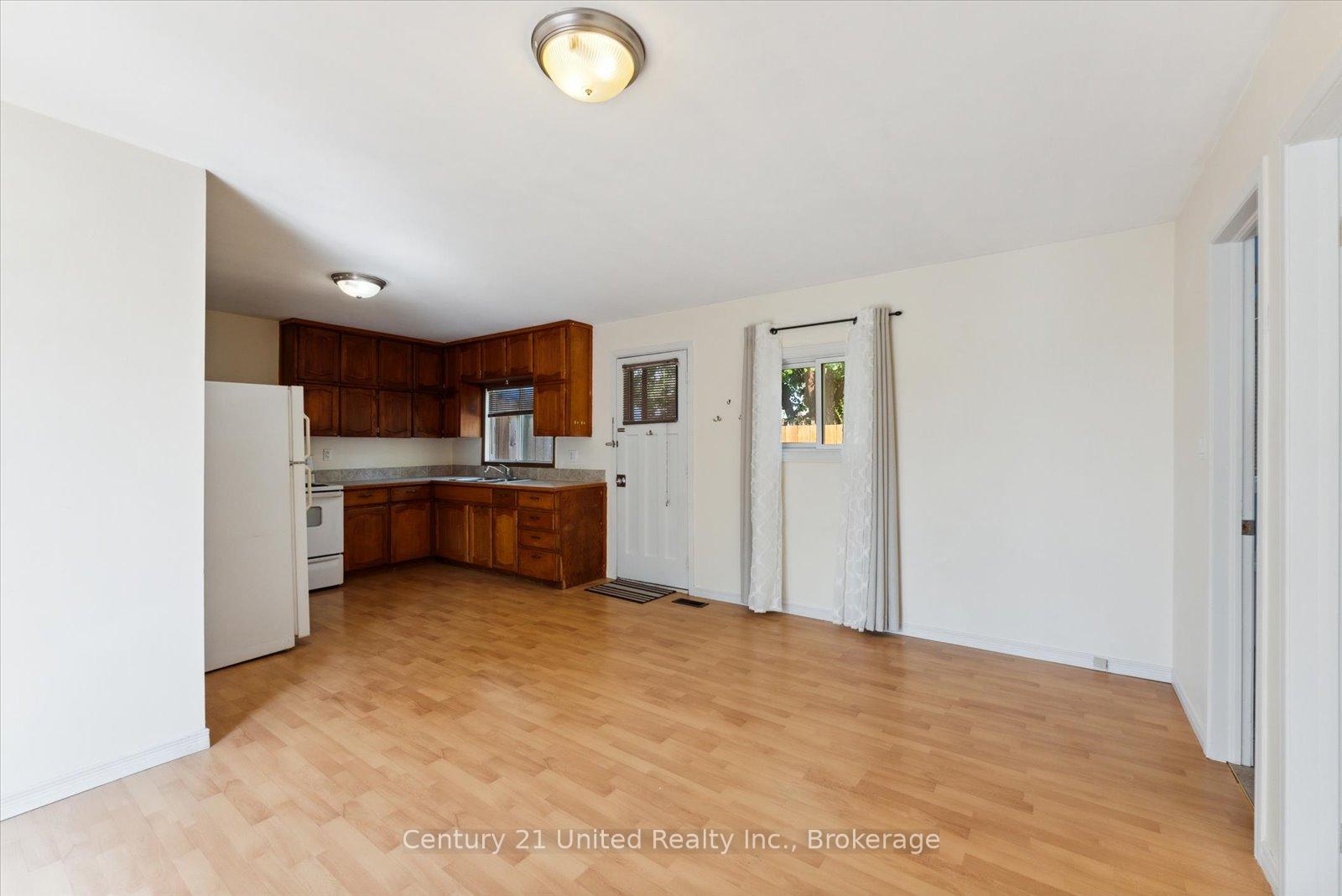 Photo 6 of Unit B, 556 Edison Avenue, Peterborough, Otonabee Ward 1 — HOMEH