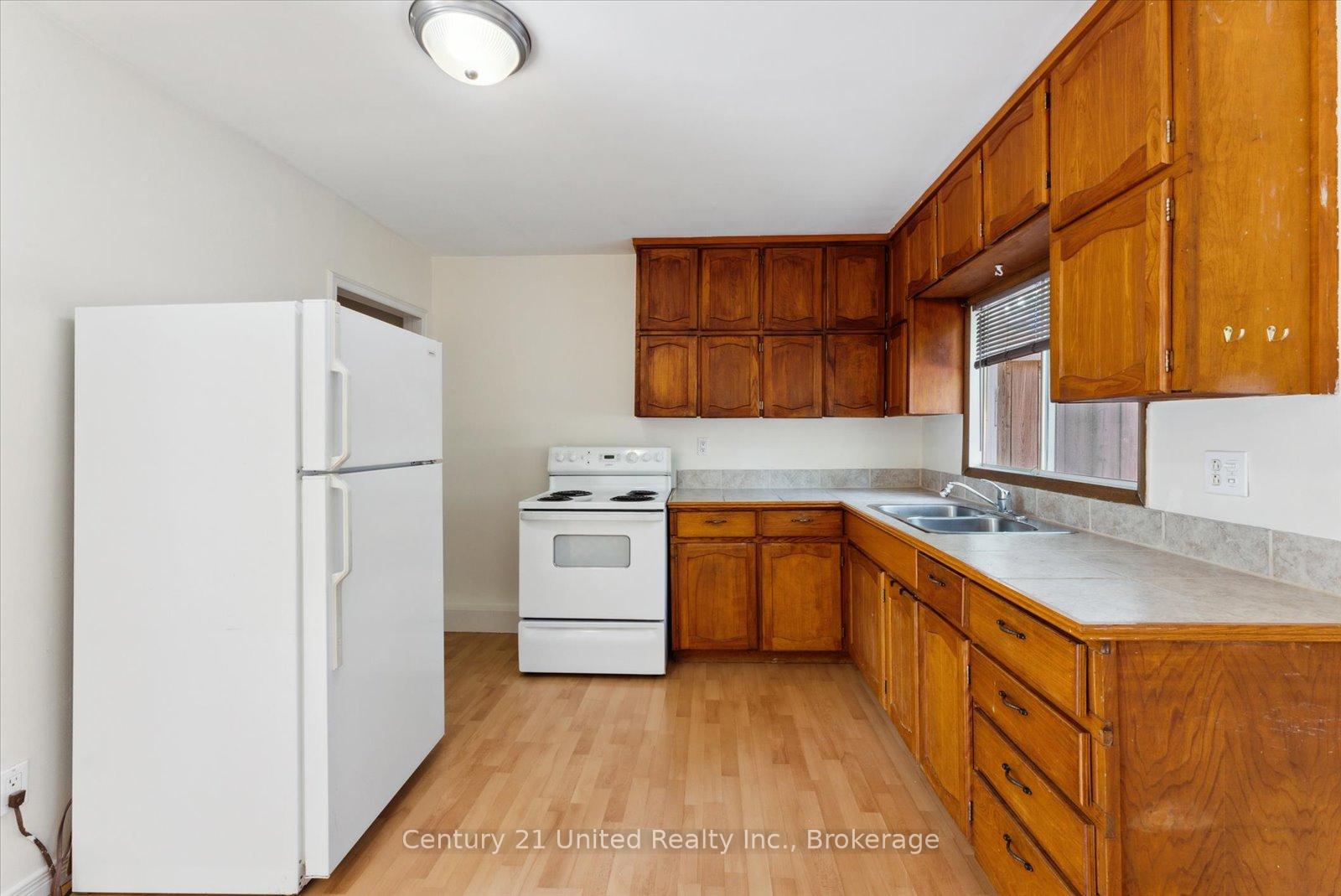 Photo 8 of Unit B, 556 Edison Avenue, Peterborough, Otonabee Ward 1 — HOMEH