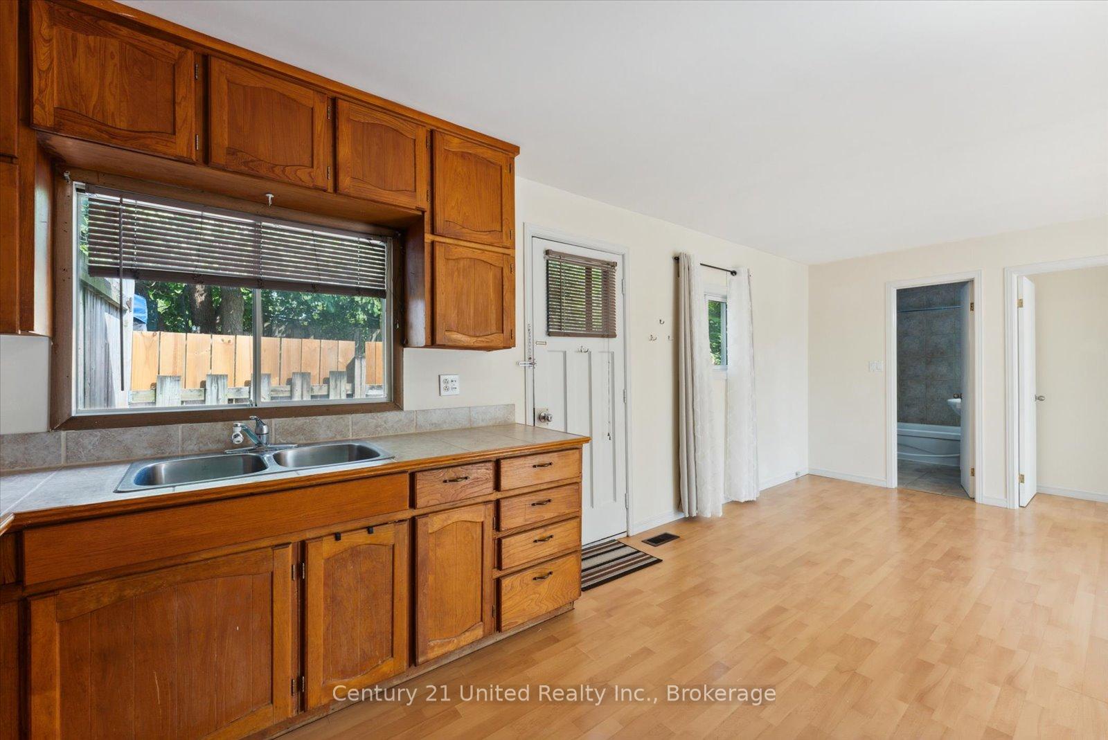 Photo 9 of Unit B, 556 Edison Avenue, Peterborough, Otonabee Ward 1 — HOMEH