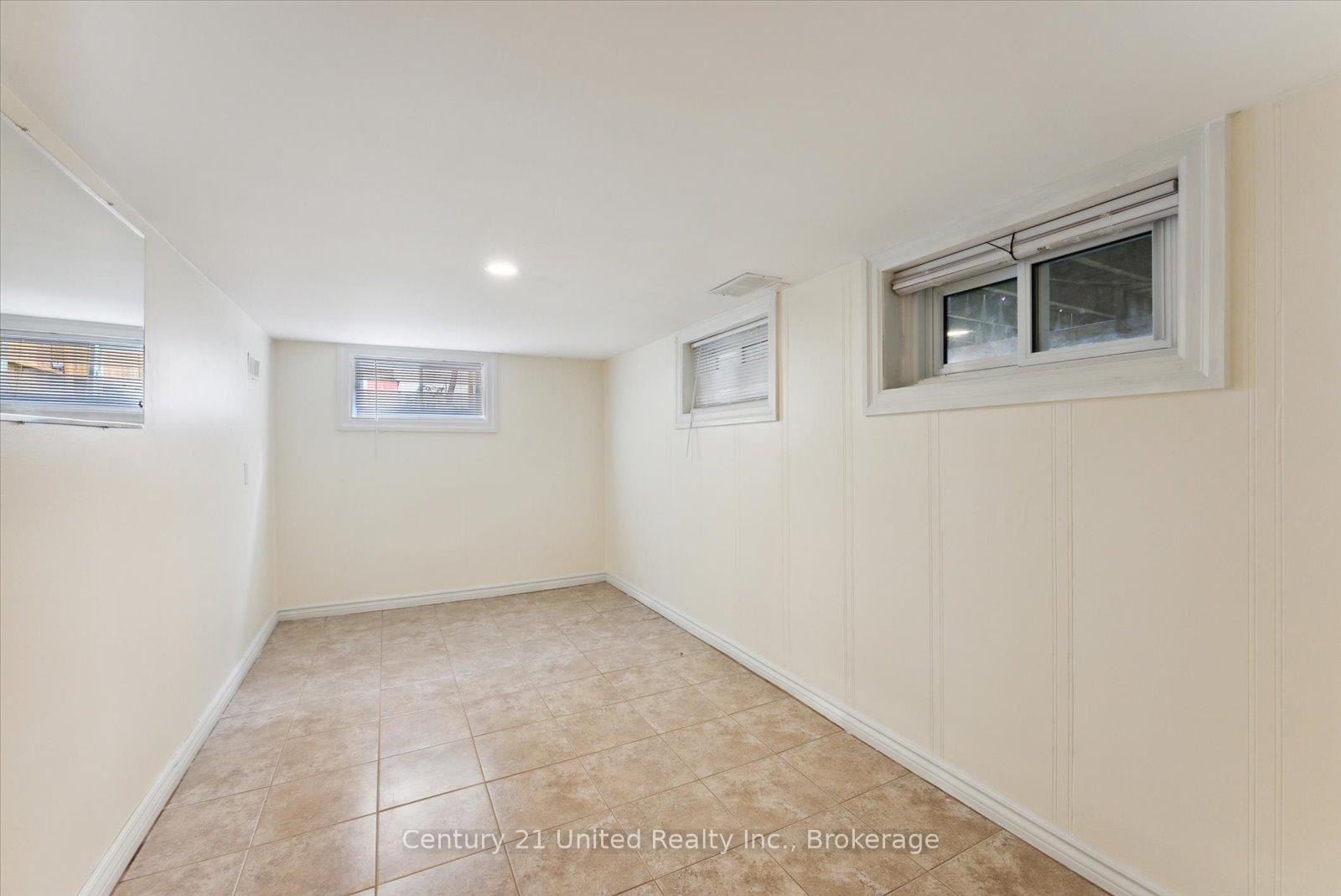 Photo 18 of Unit B, 556 Edison Avenue, Peterborough, Otonabee Ward 1 — HOMEH