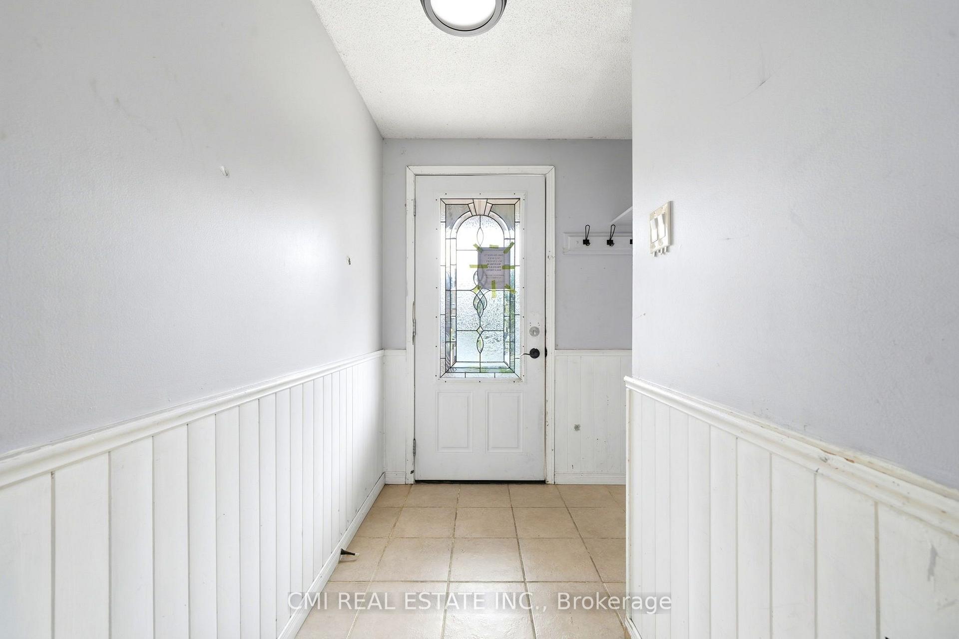 Photo 5 of 42 Geddes Crescent, Barrie, Northwest — HOMEH