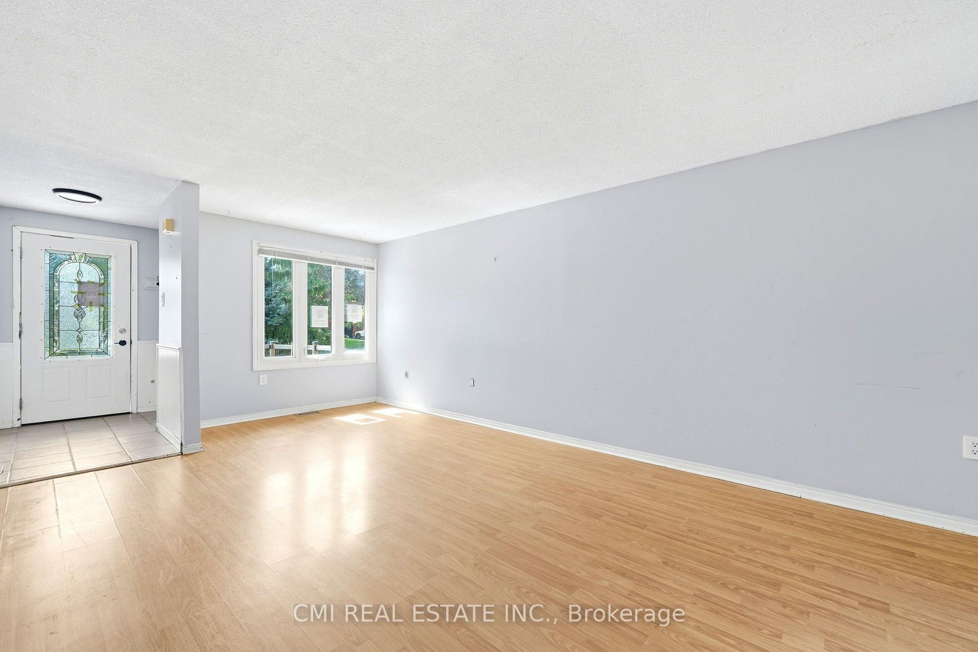 Photo 6 of 42 Geddes Crescent, Barrie, Northwest — HOMEH