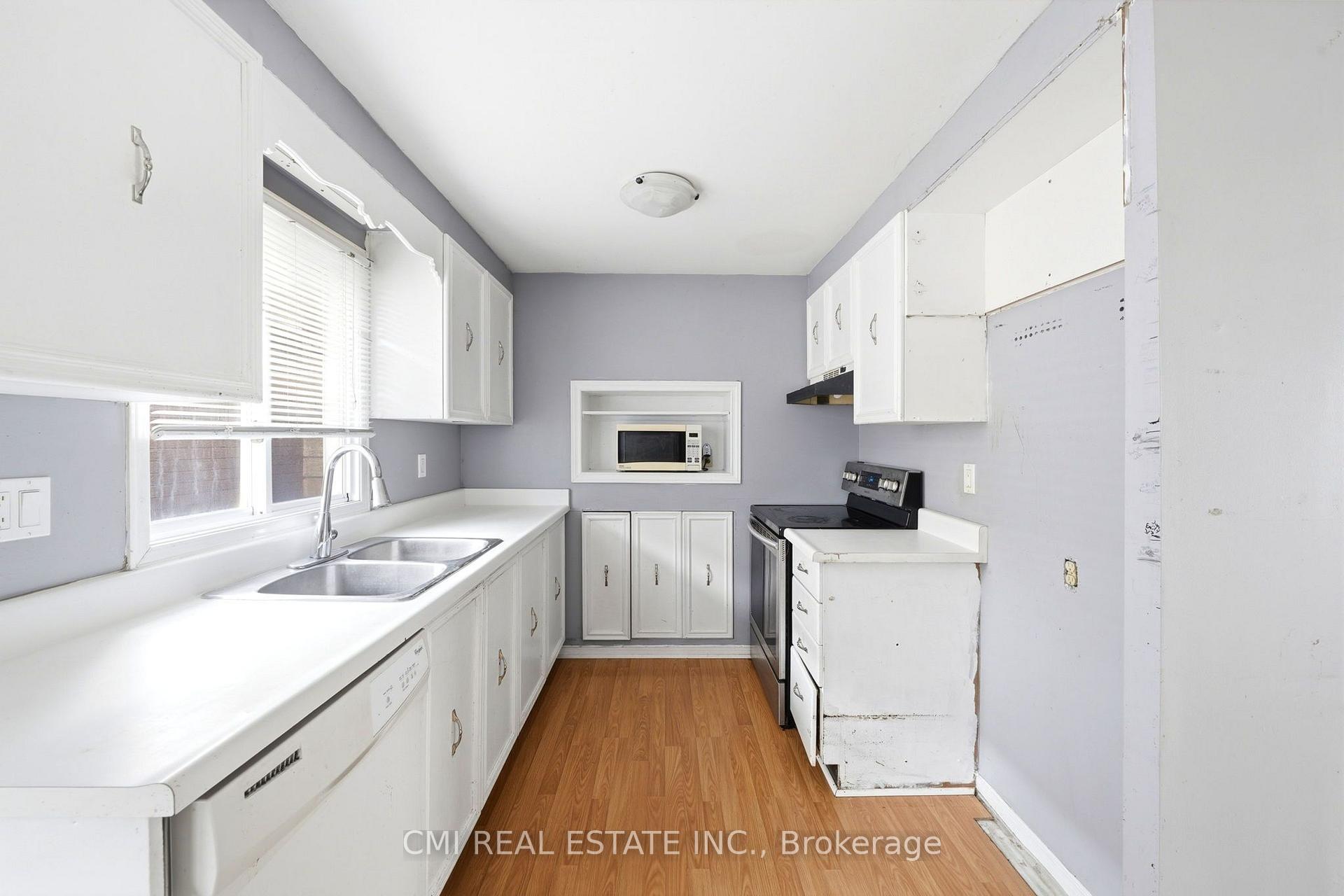 Photo 10 of 42 Geddes Crescent, Barrie, Northwest — HOMEH