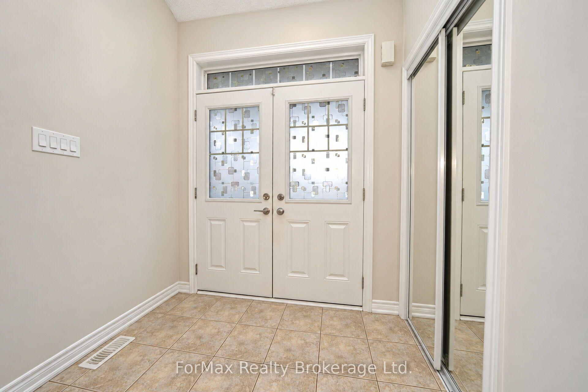 Photo 4 of 118 Naperton Drive, Brampton, Sandringham-Wellington — HOMEH