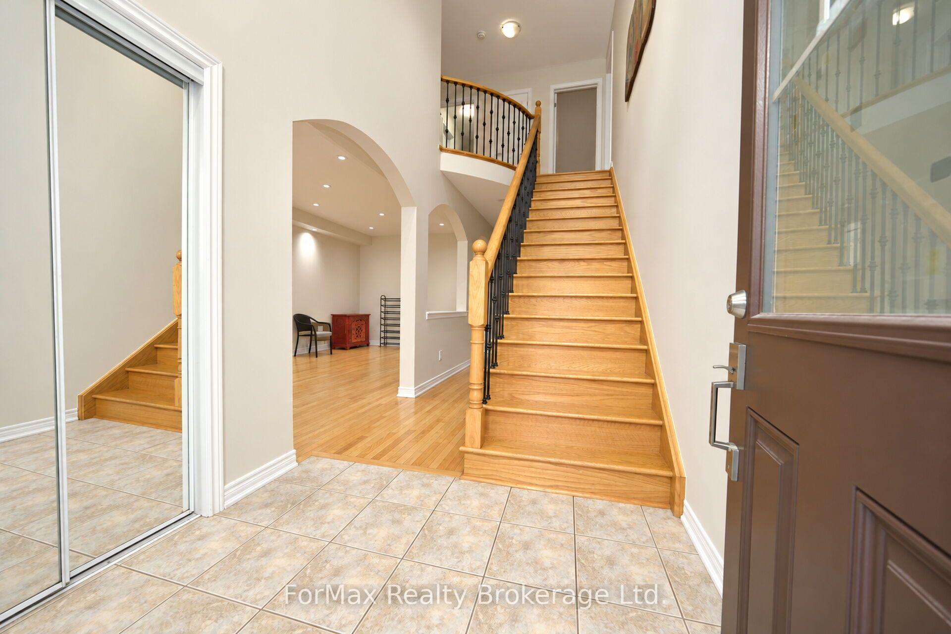 Photo 5 of 118 Naperton Drive, Brampton, Sandringham-Wellington — HOMEH