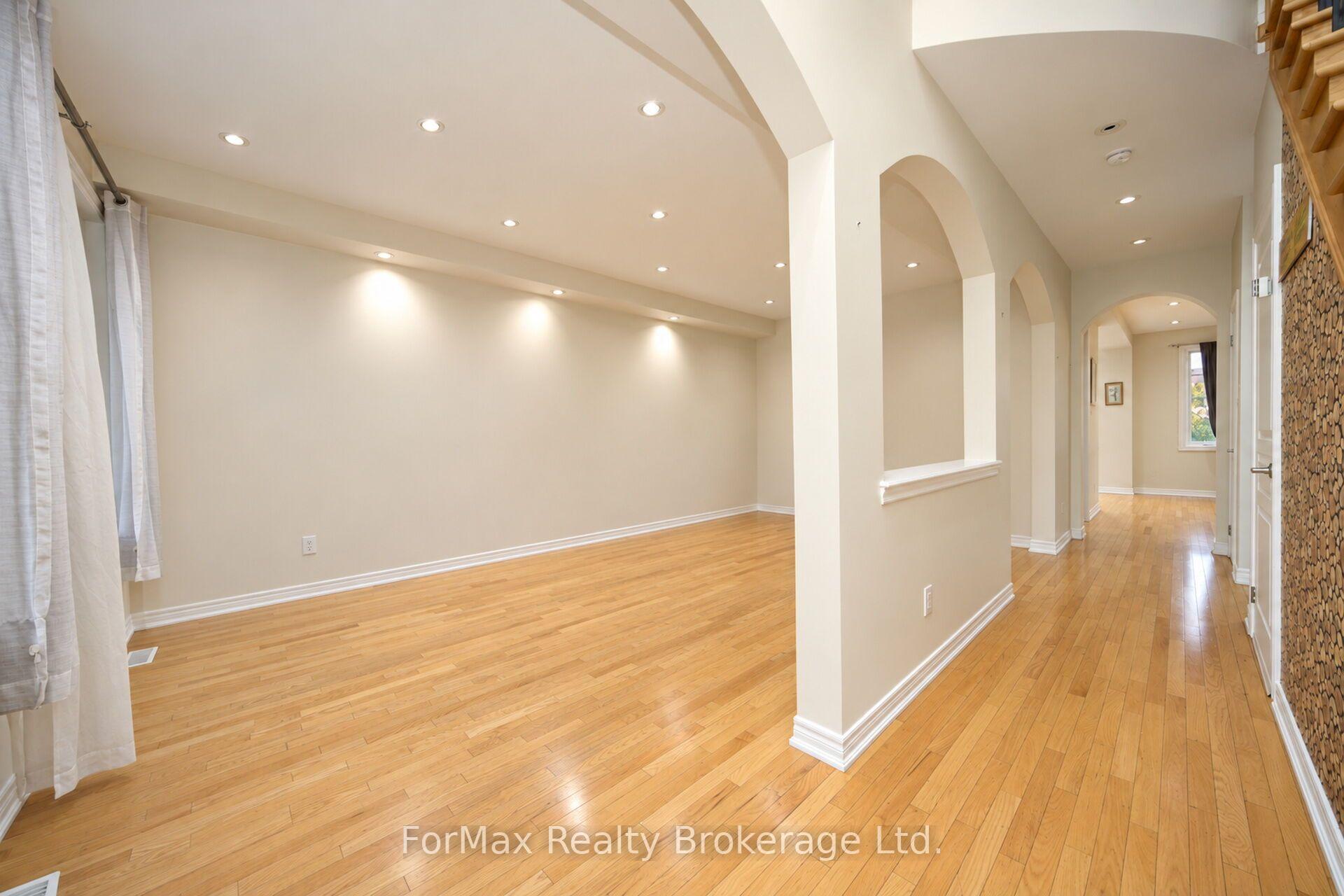 Photo 6 of 118 Naperton Drive, Brampton, Sandringham-Wellington — HOMEH