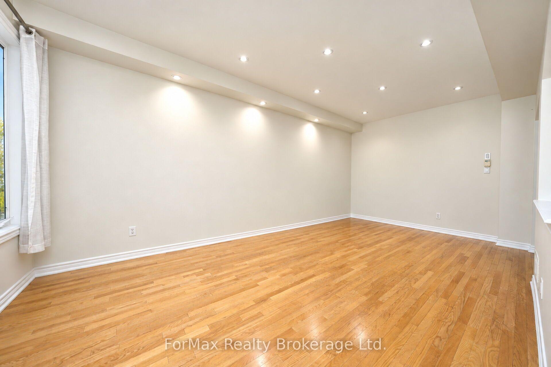 Photo 7 of 118 Naperton Drive, Brampton, Sandringham-Wellington — HOMEH