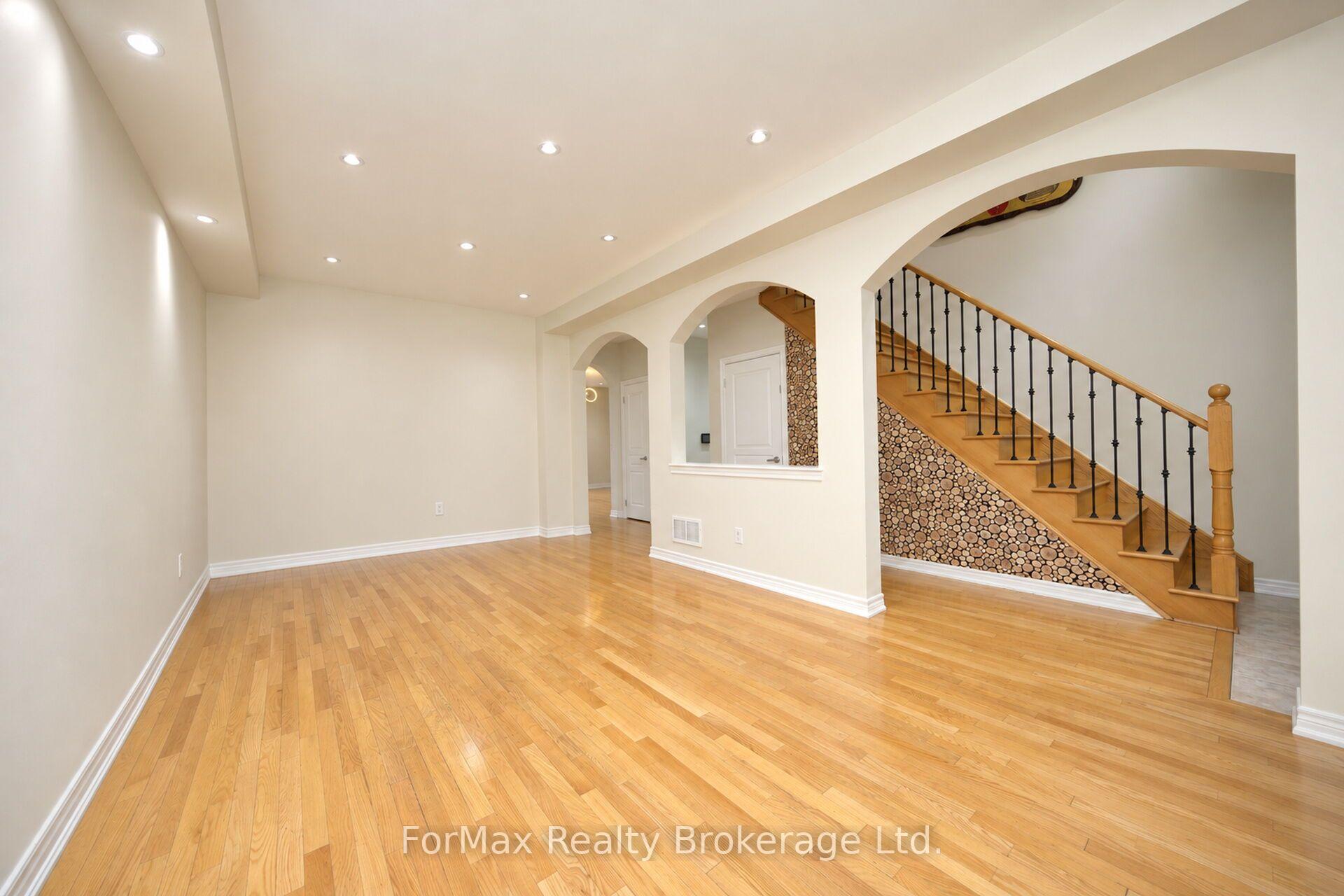 Photo 8 of 118 Naperton Drive, Brampton, Sandringham-Wellington — HOMEH